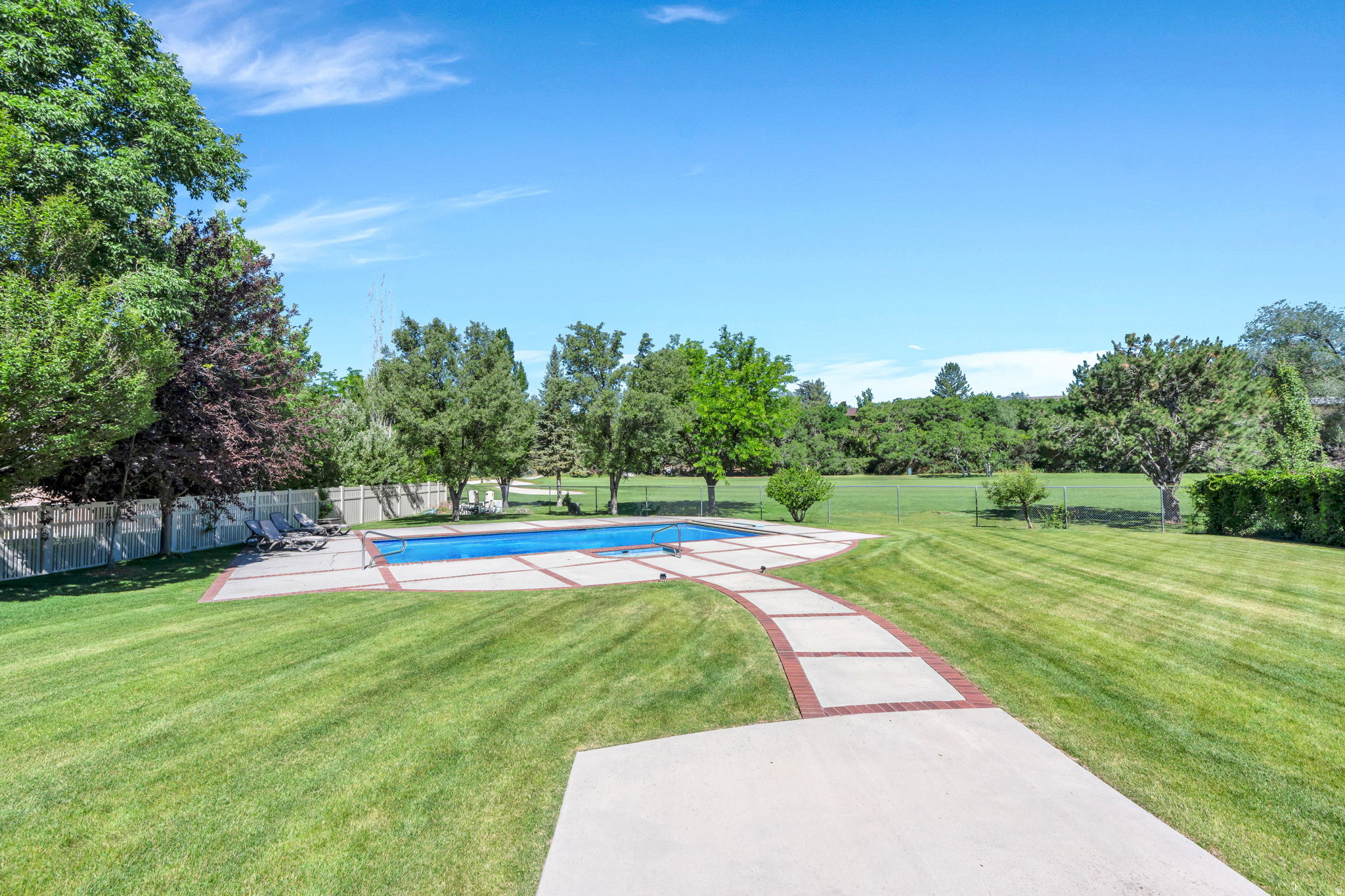 HIDDEN OAKS - Residential