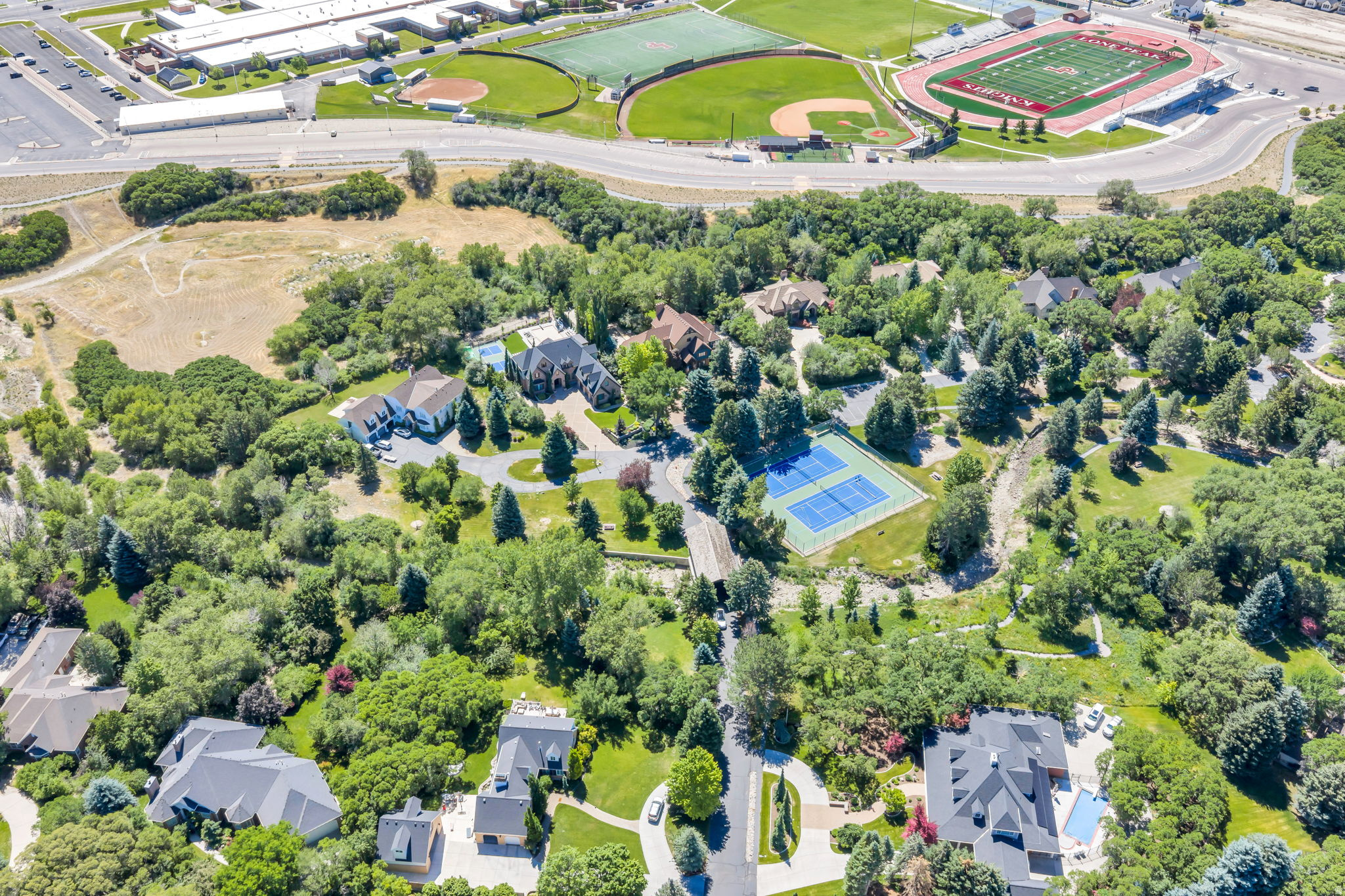 HIDDEN OAKS - Residential