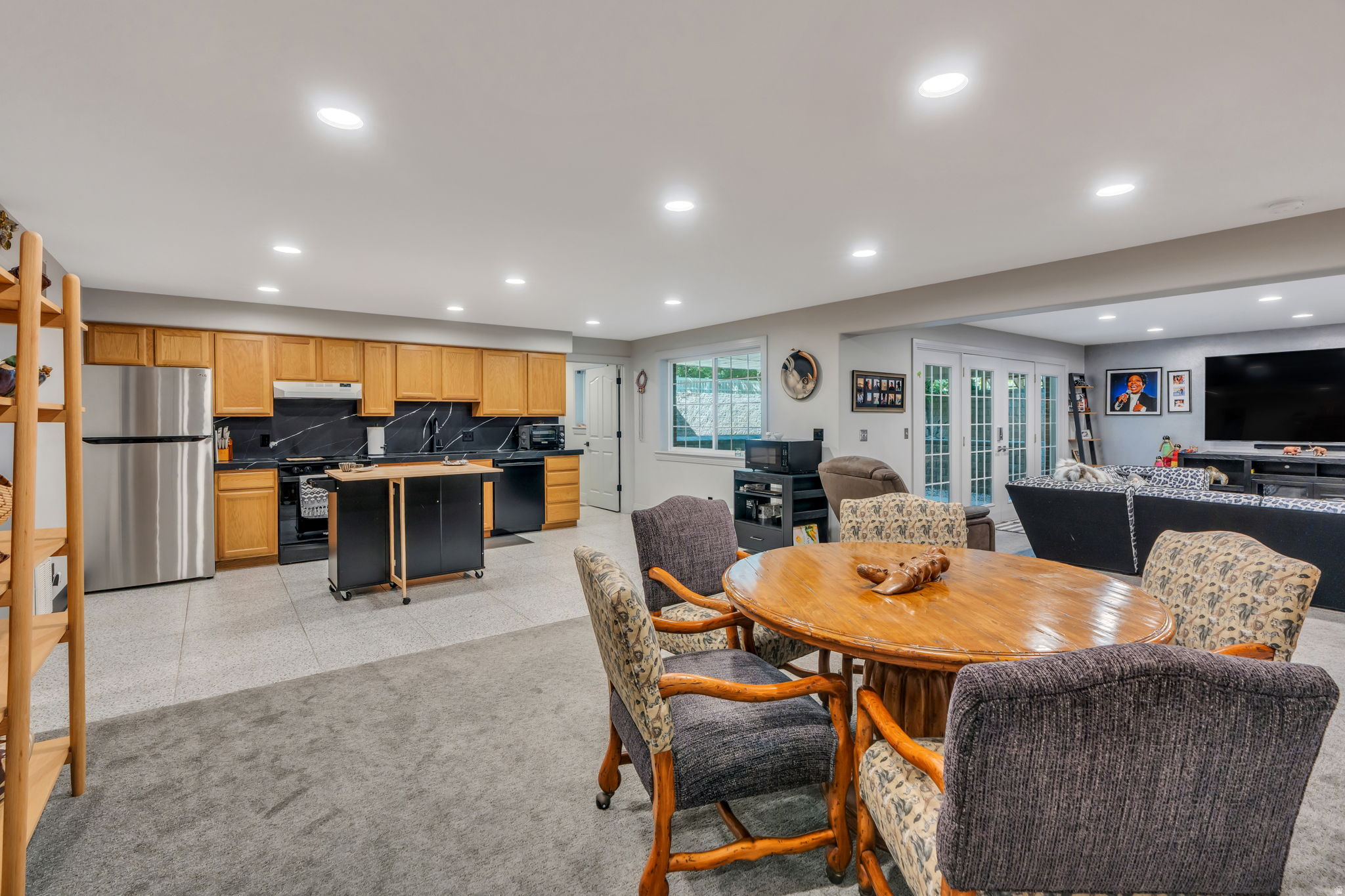HIDDEN OAKS - Residential