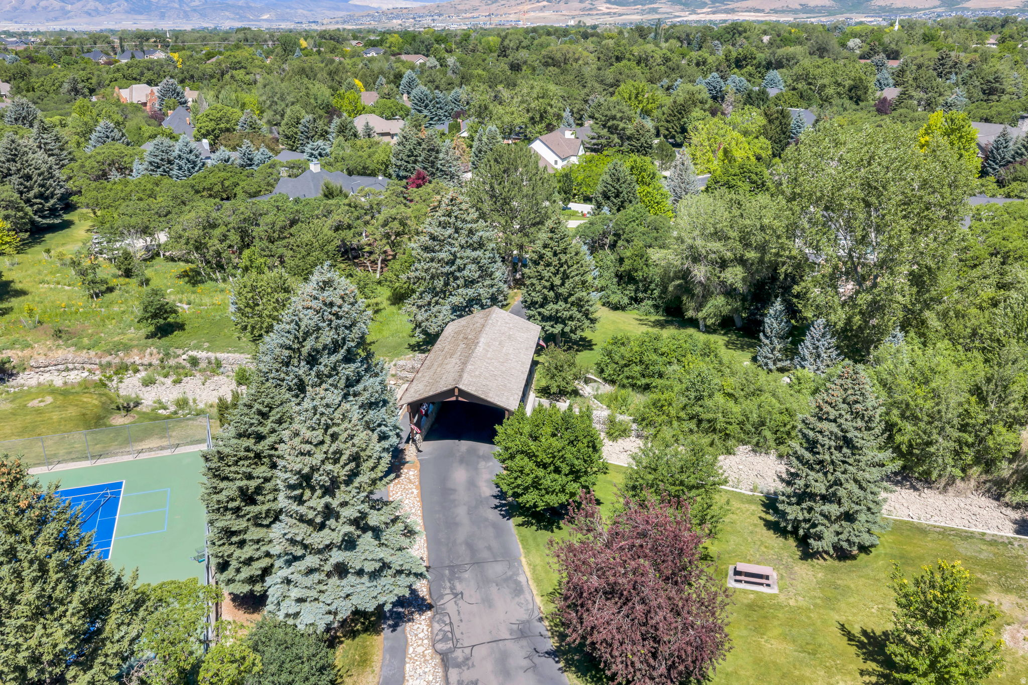 HIDDEN OAKS - Residential