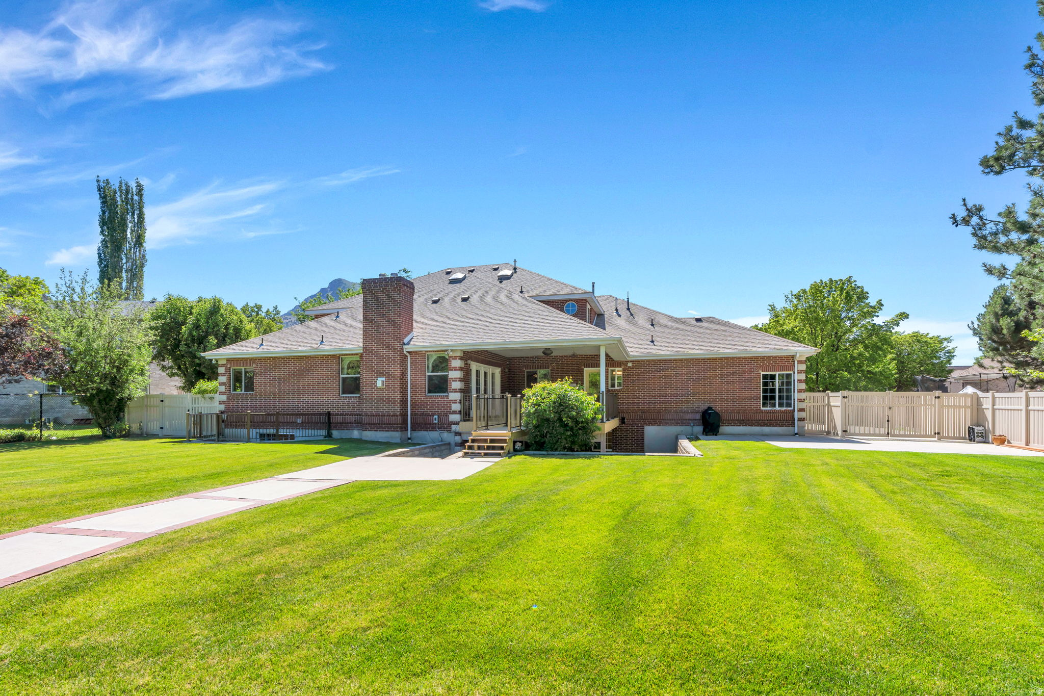 HIDDEN OAKS - Residential