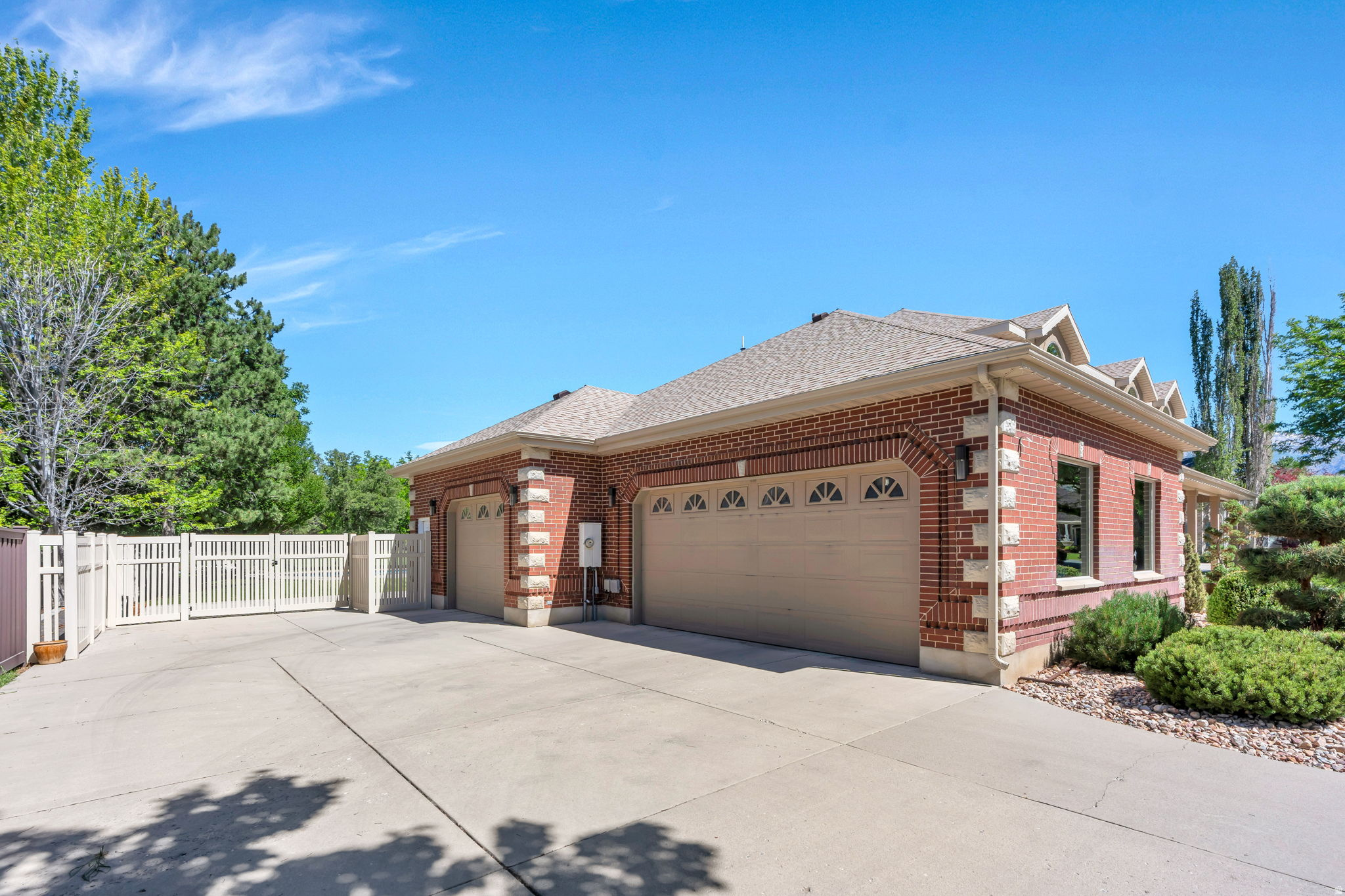HIDDEN OAKS - Residential