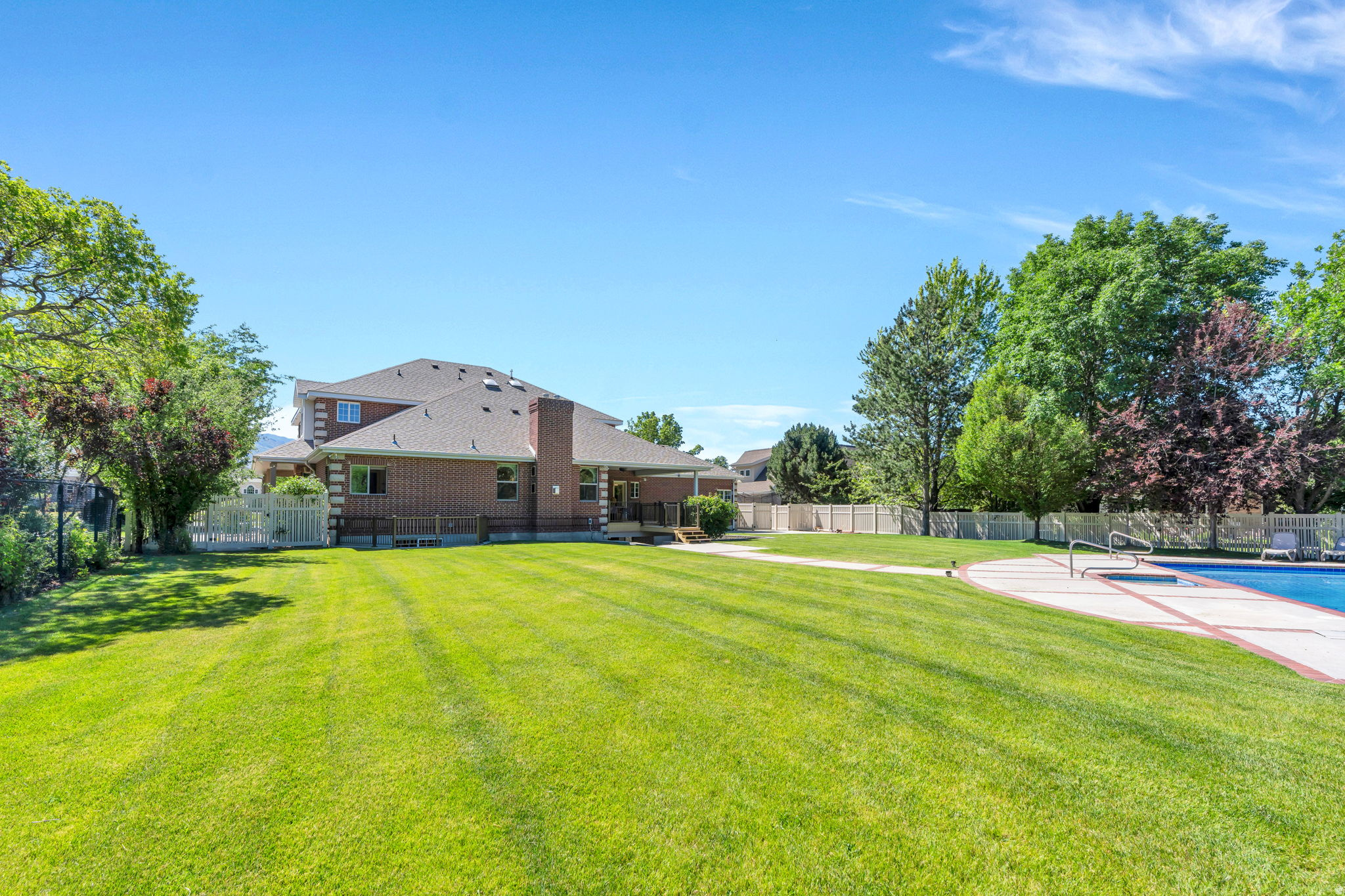 HIDDEN OAKS - Residential