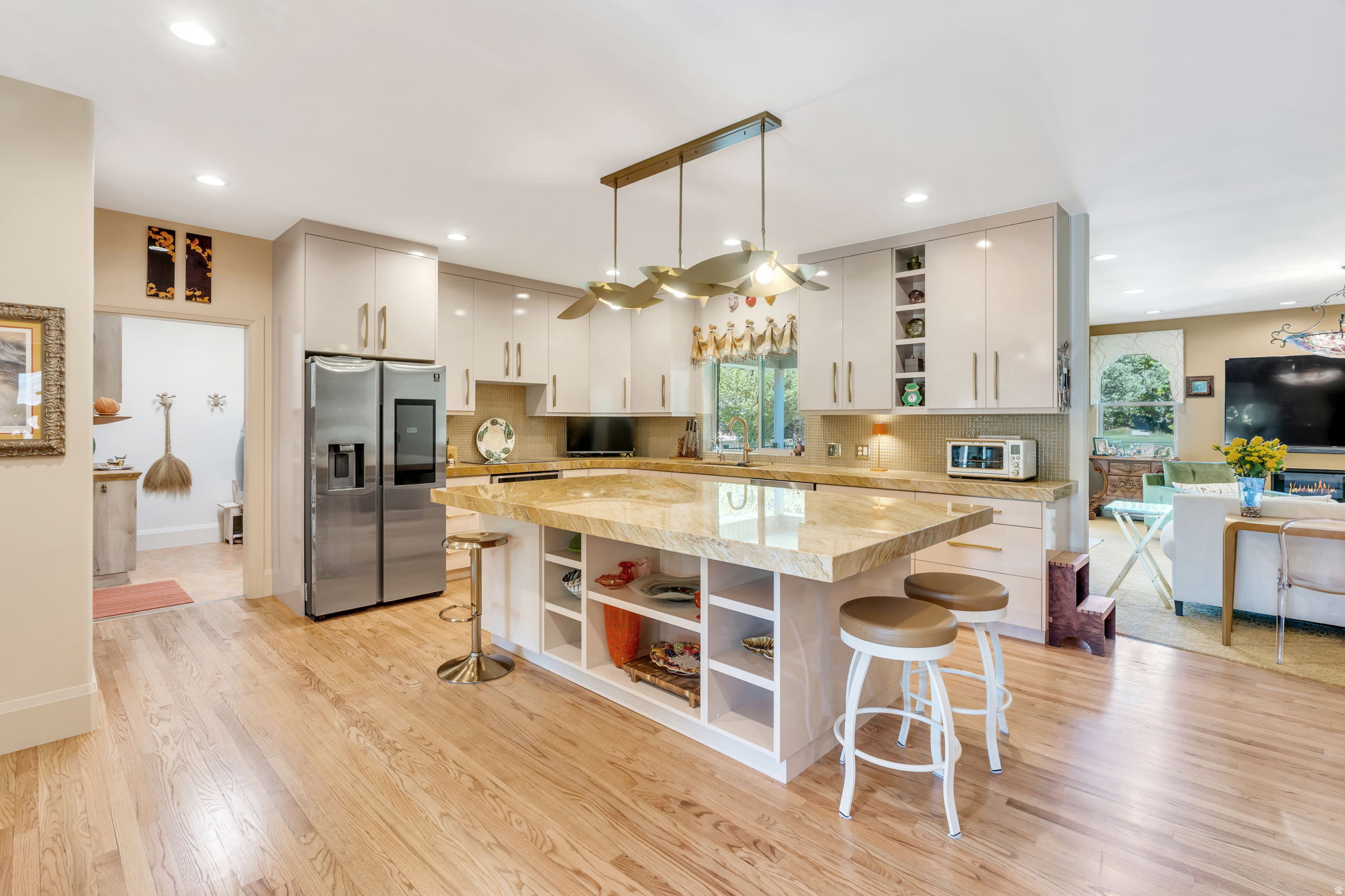HIDDEN OAKS - Residential