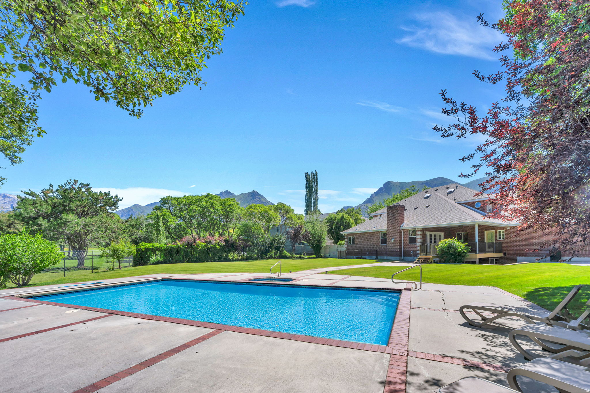HIDDEN OAKS - Residential