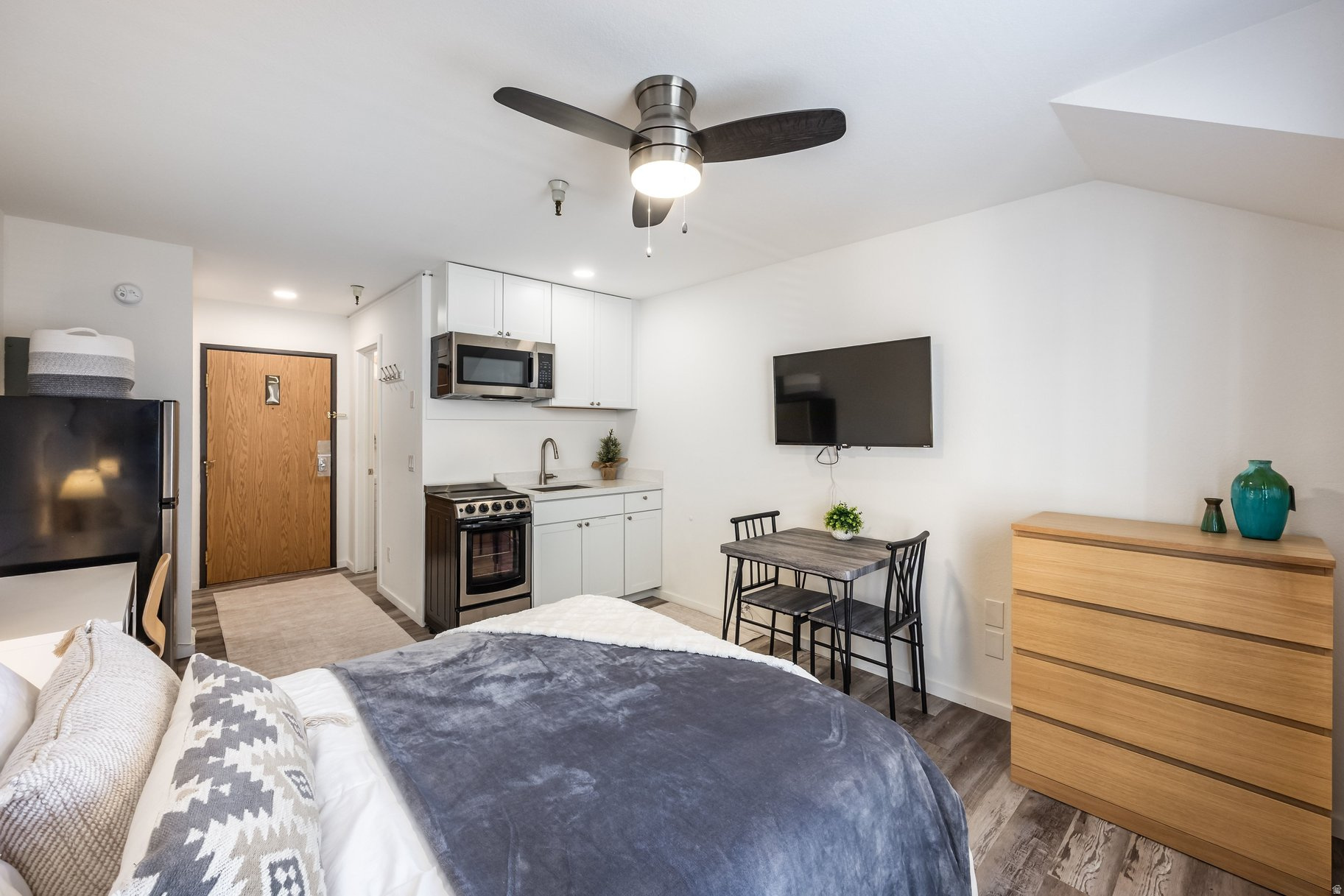 CARRIAGE HOUSE CONDOMINIUMS - Residential