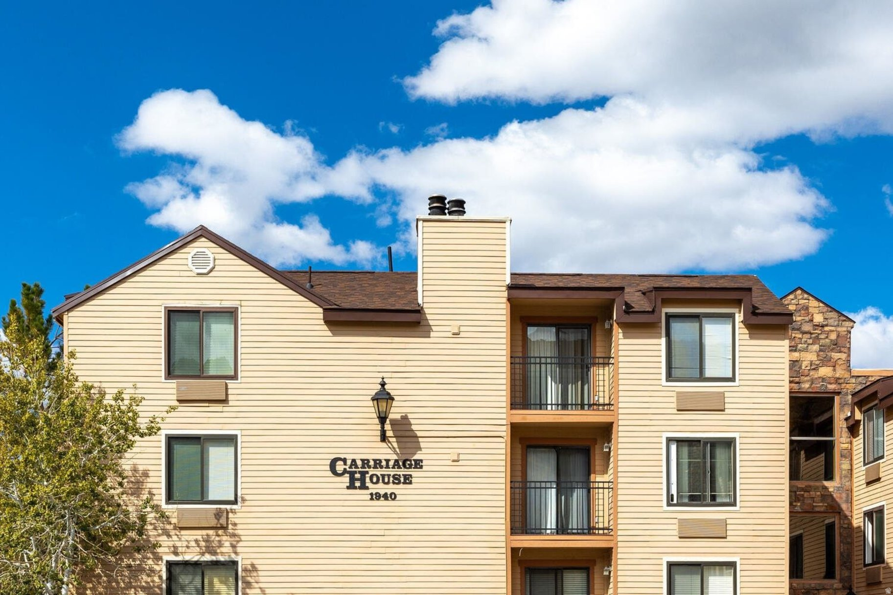 CARRIAGE HOUSE CONDOMINIUMS - Residential