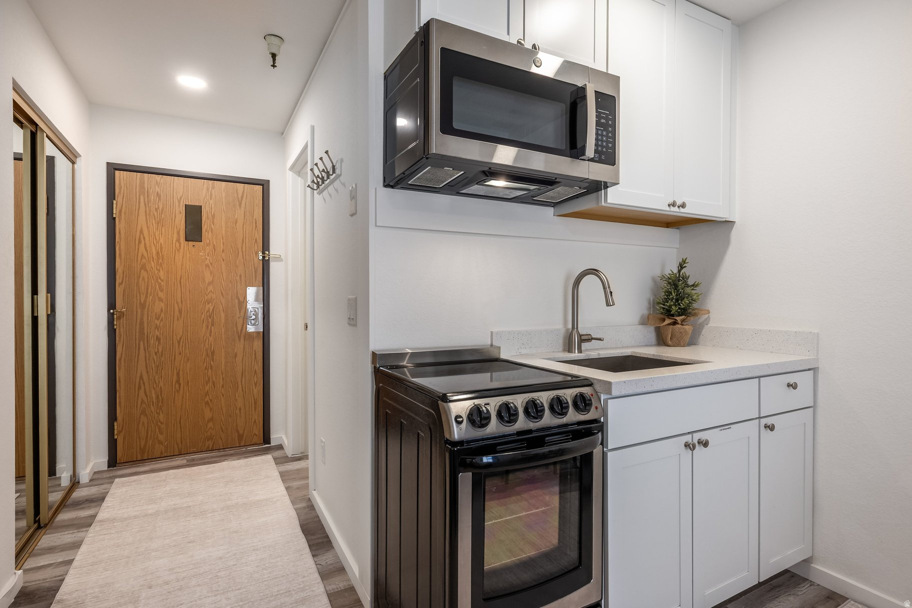 CARRIAGE HOUSE CONDOMINIUMS - Residential