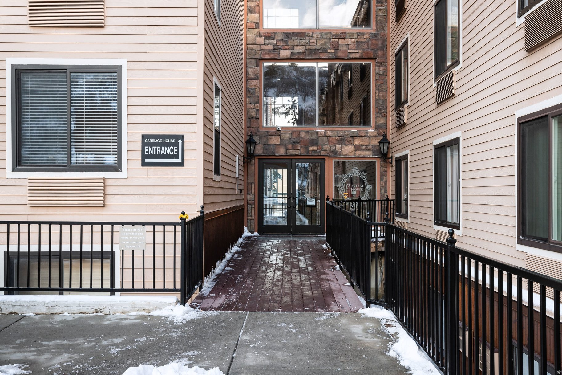 CARRIAGE HOUSE CONDOMINIUMS - Residential