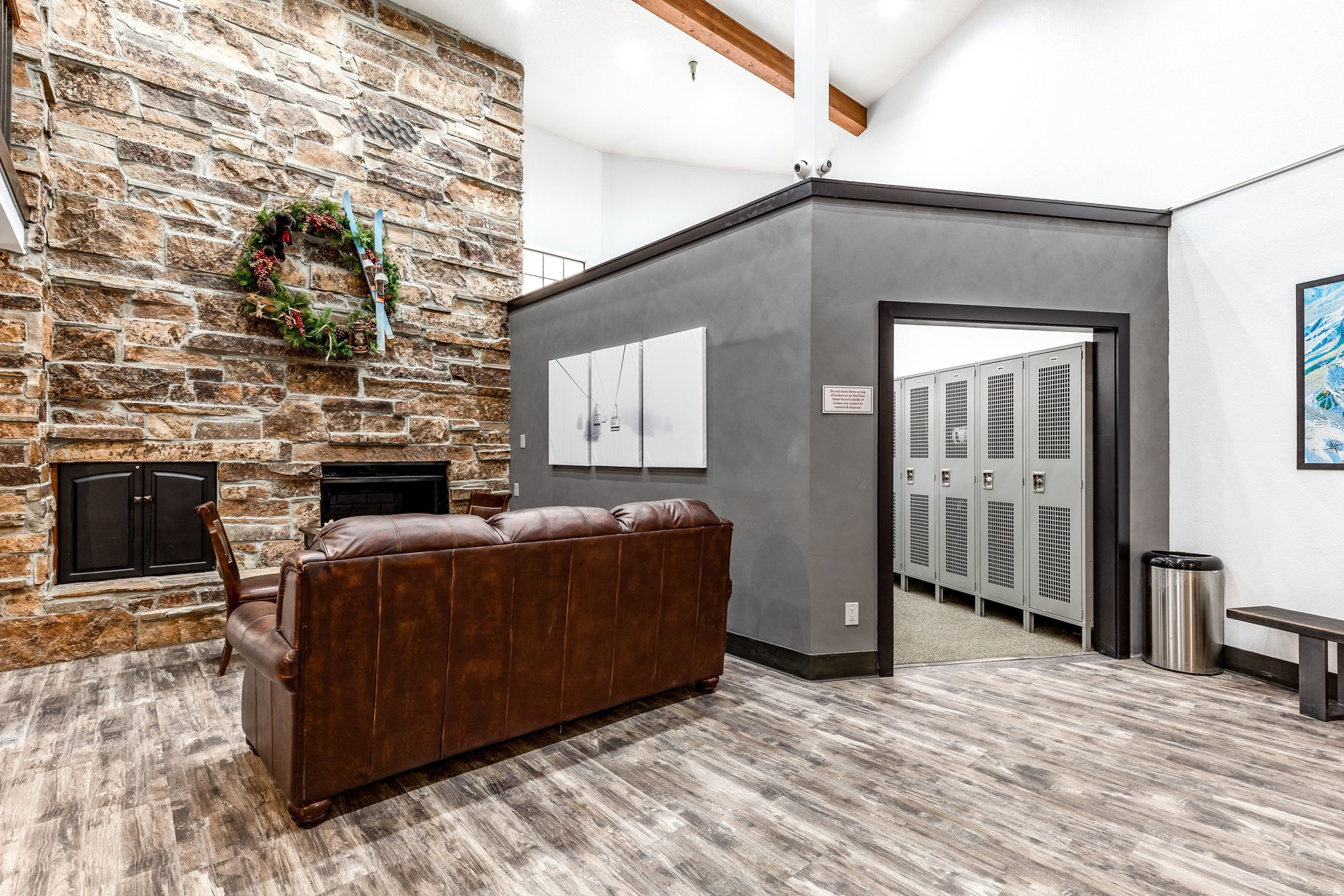 CARRIAGE HOUSE CONDOMINIUMS - Residential