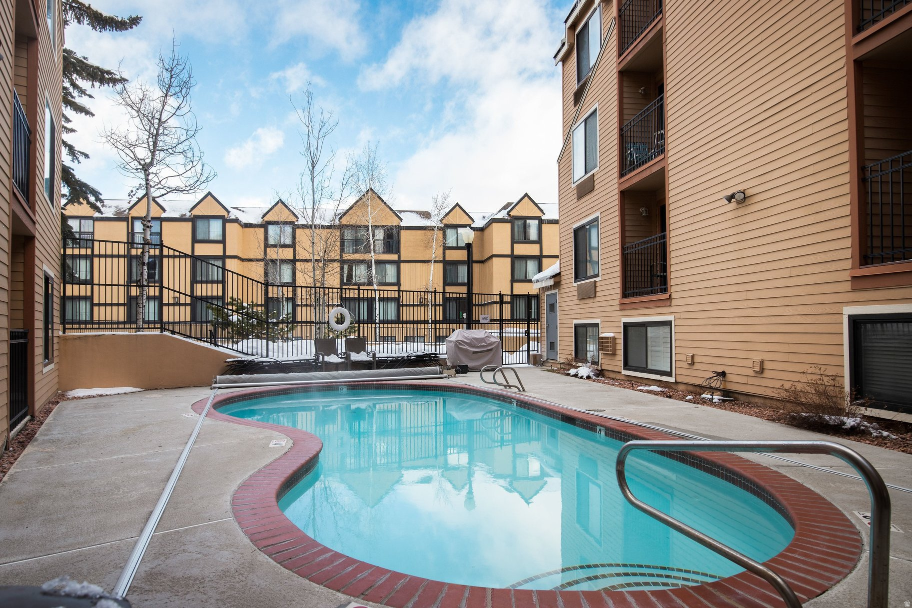 CARRIAGE HOUSE CONDOMINIUMS - Residential