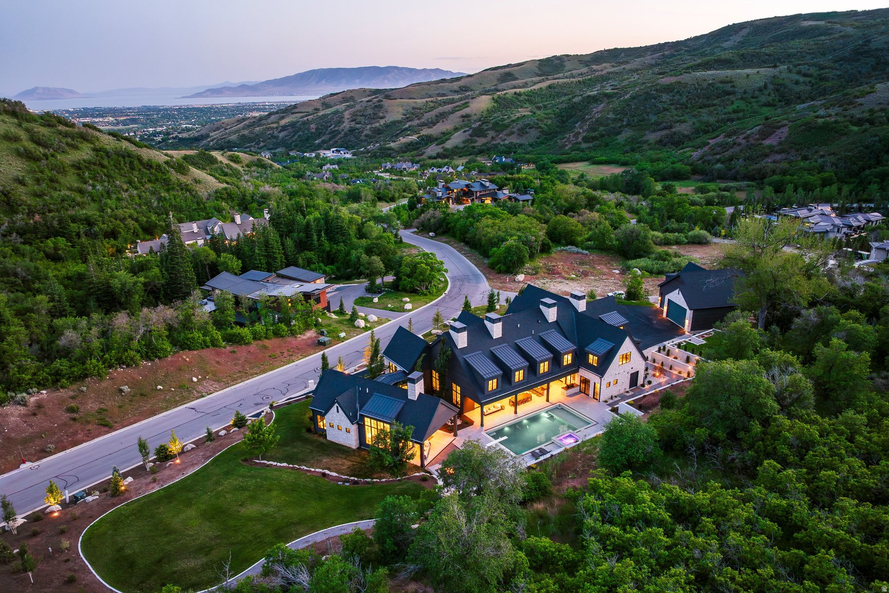 THREE FALLS - Residential