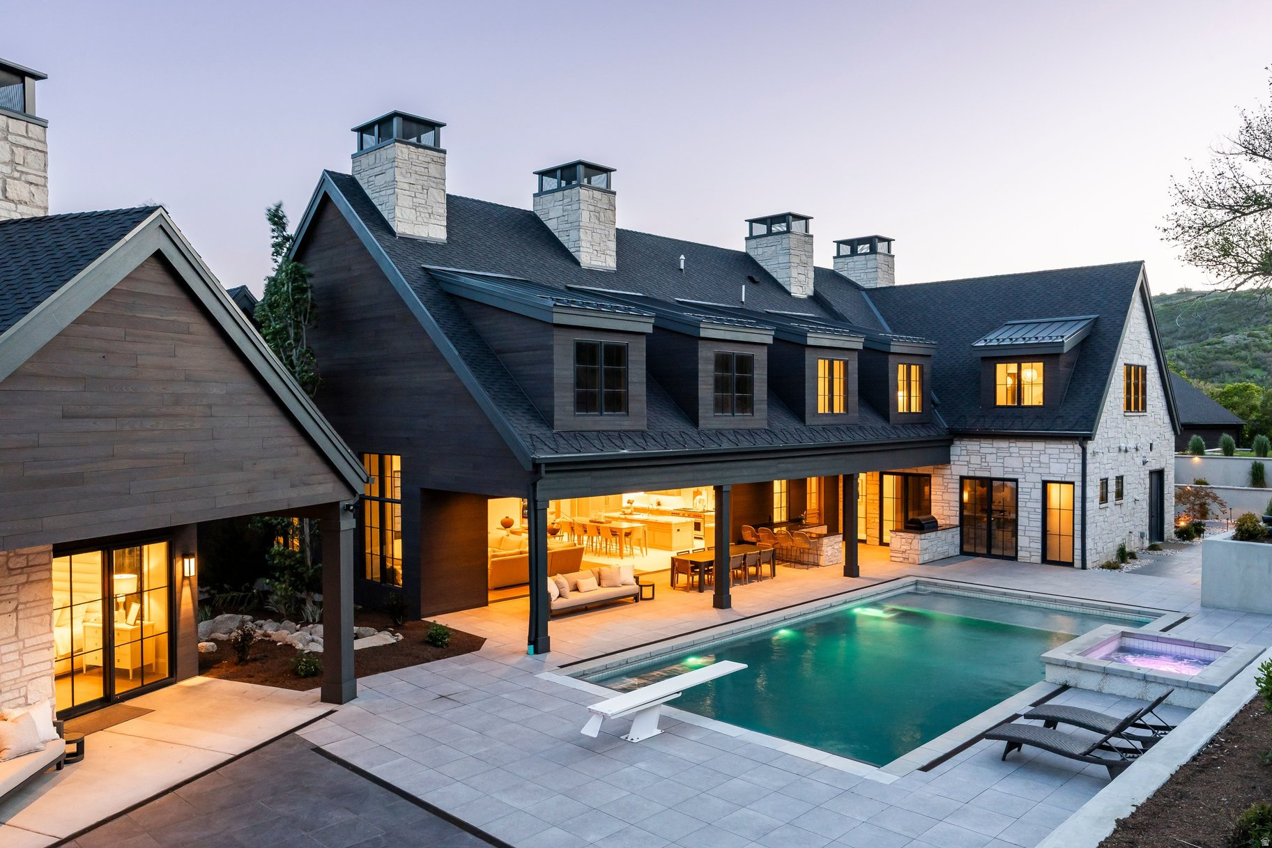 THREE FALLS - Residential