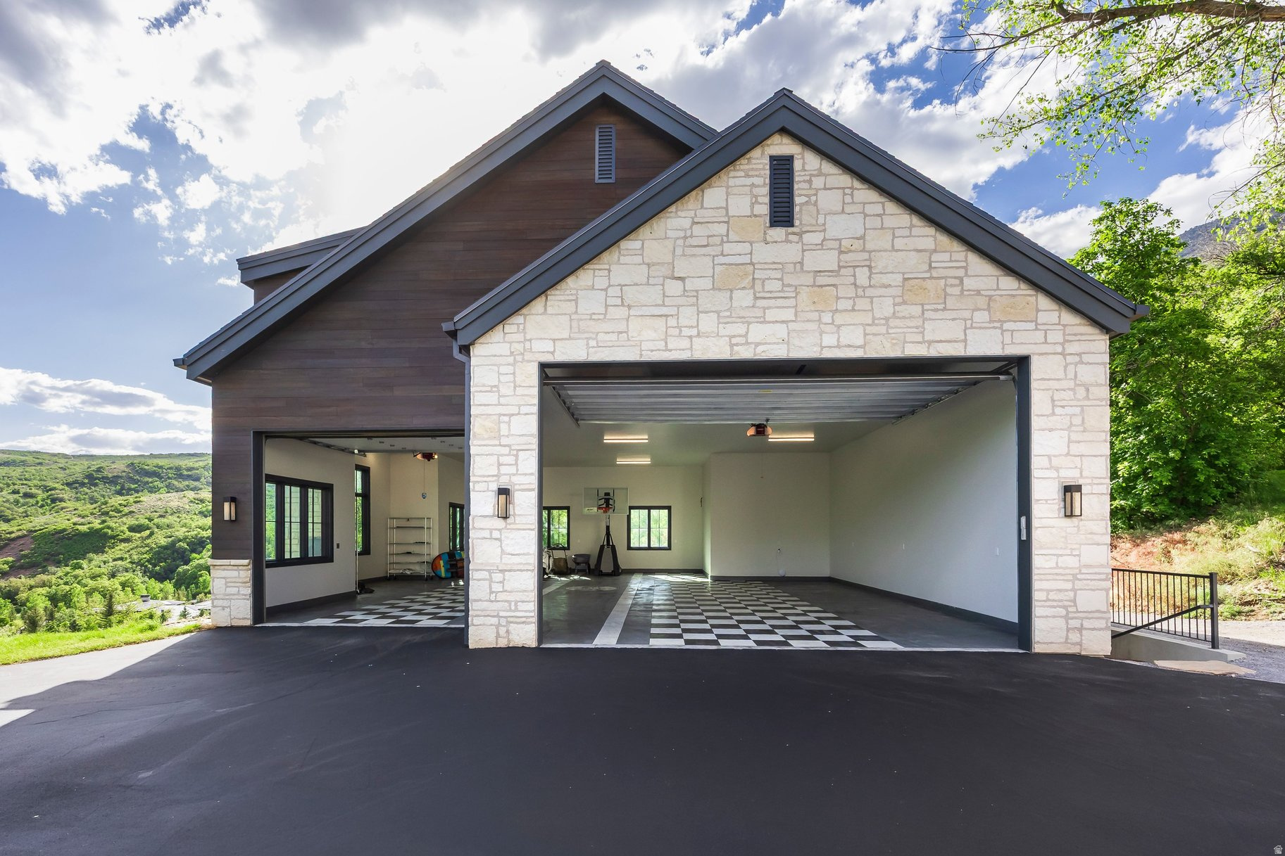 THREE FALLS - Residential