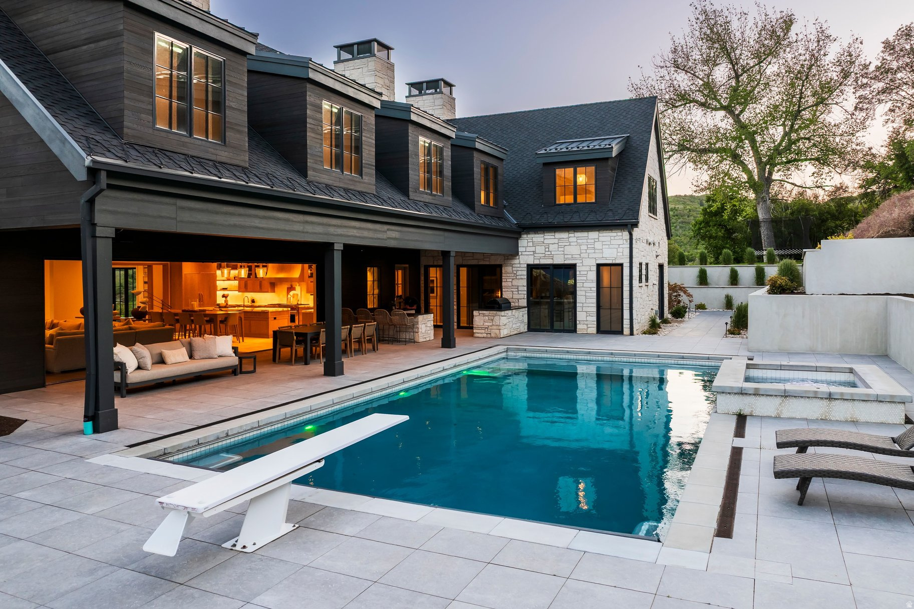 THREE FALLS - Residential