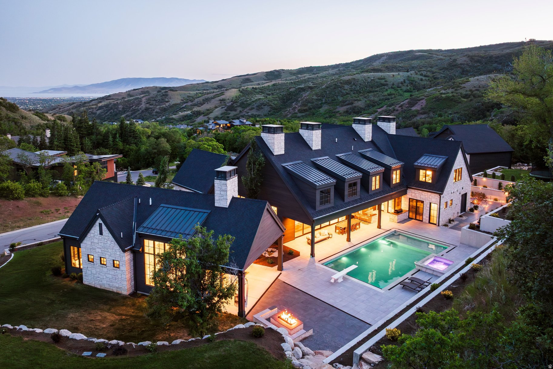 THREE FALLS - Residential
