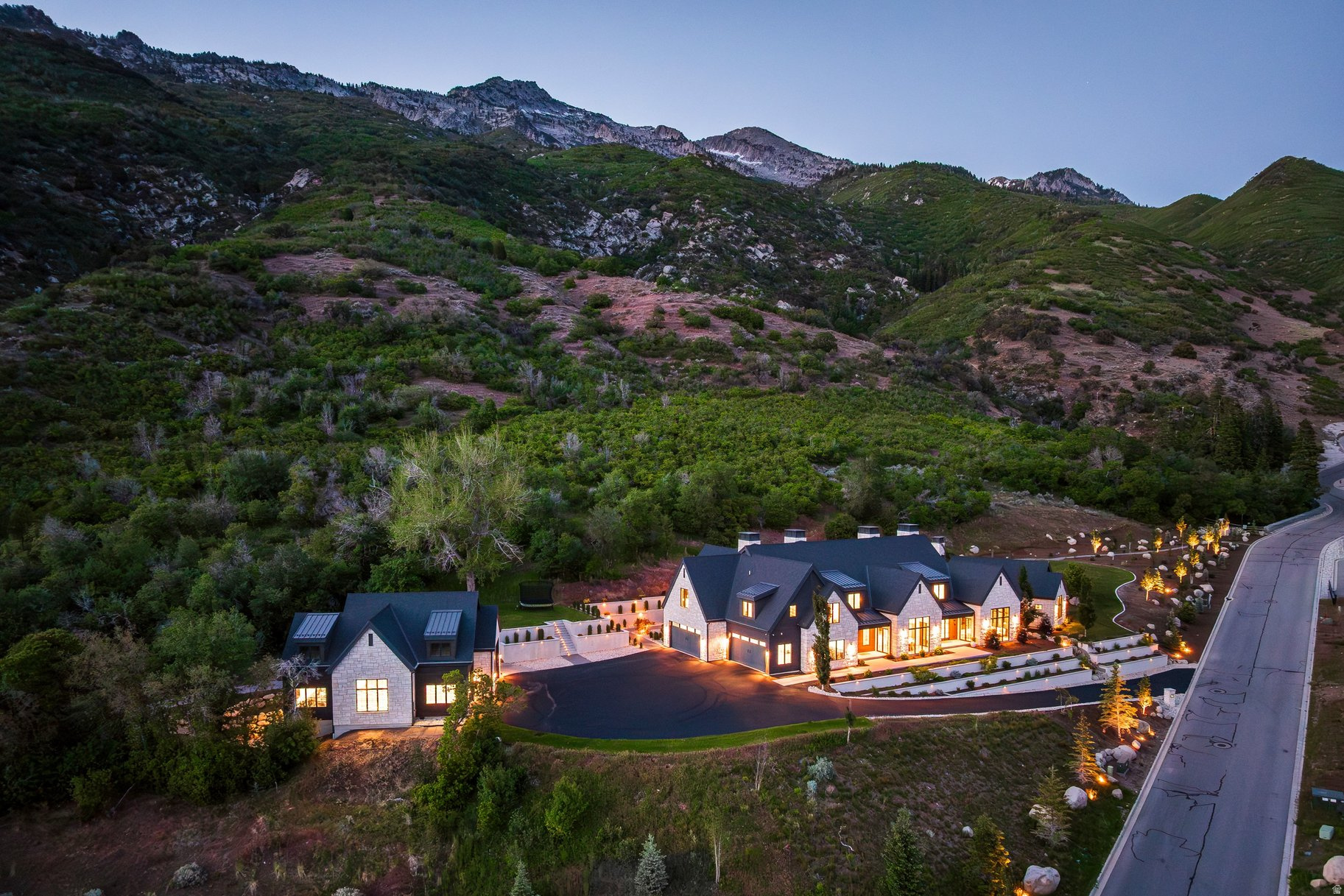 THREE FALLS - Residential