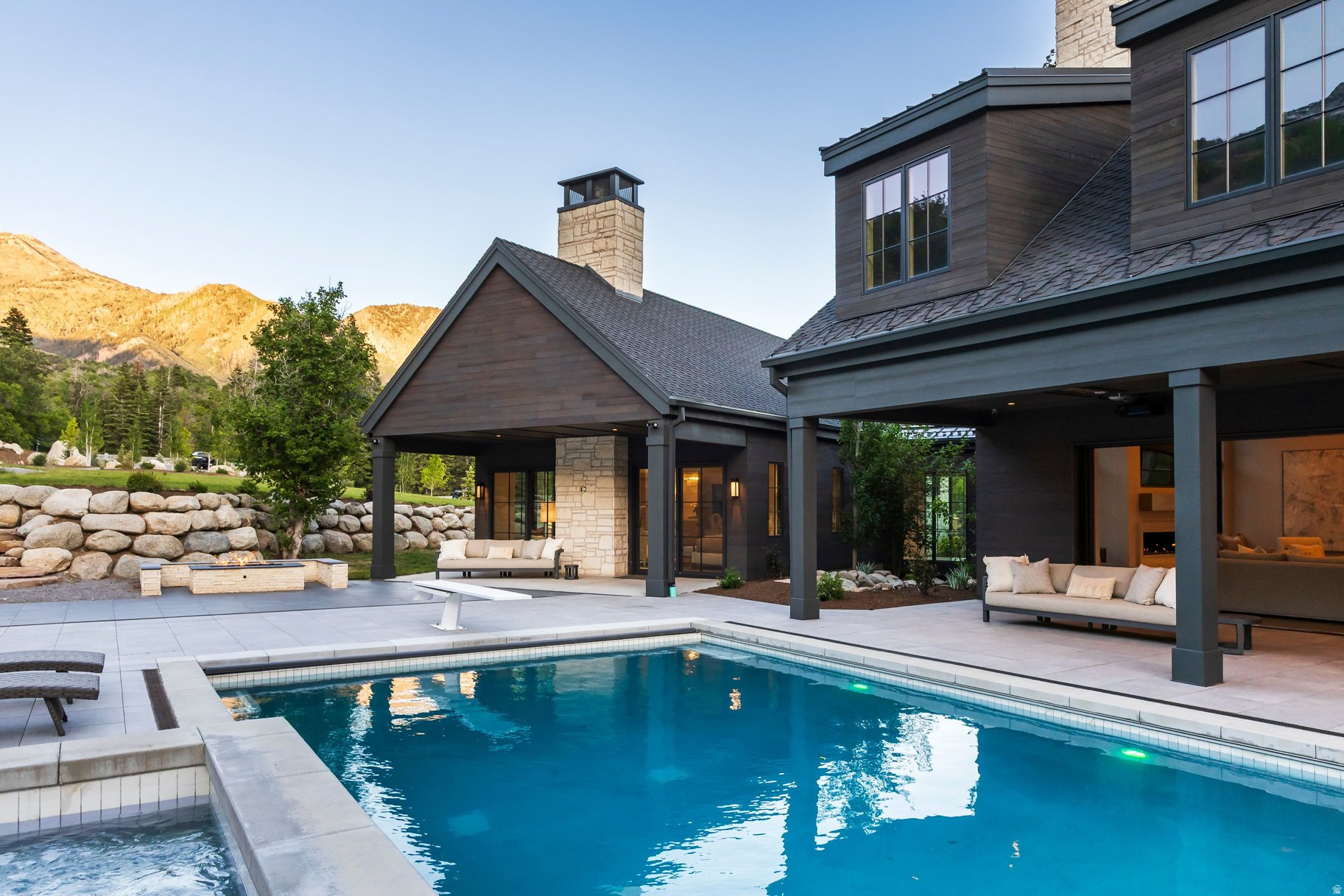 THREE FALLS - Residential