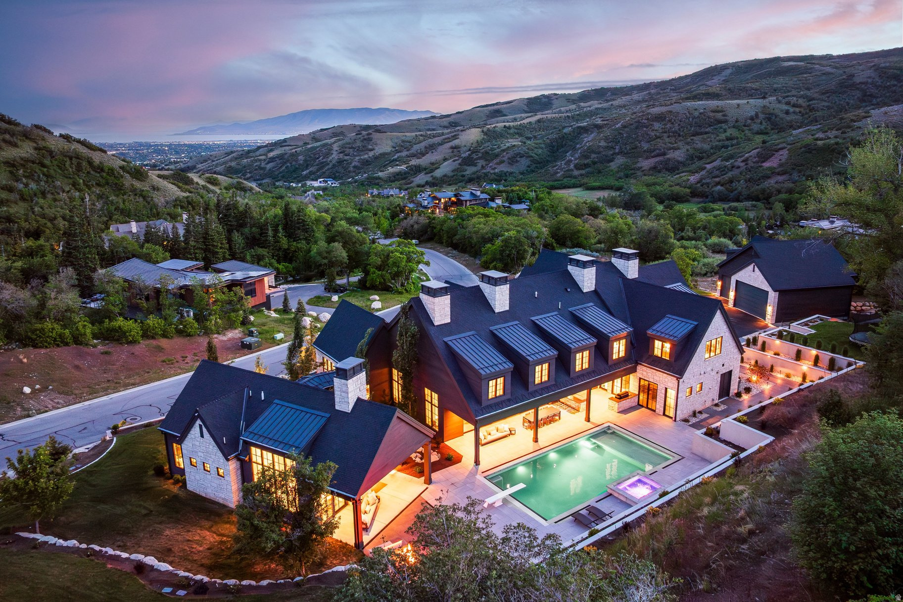 THREE FALLS - Residential