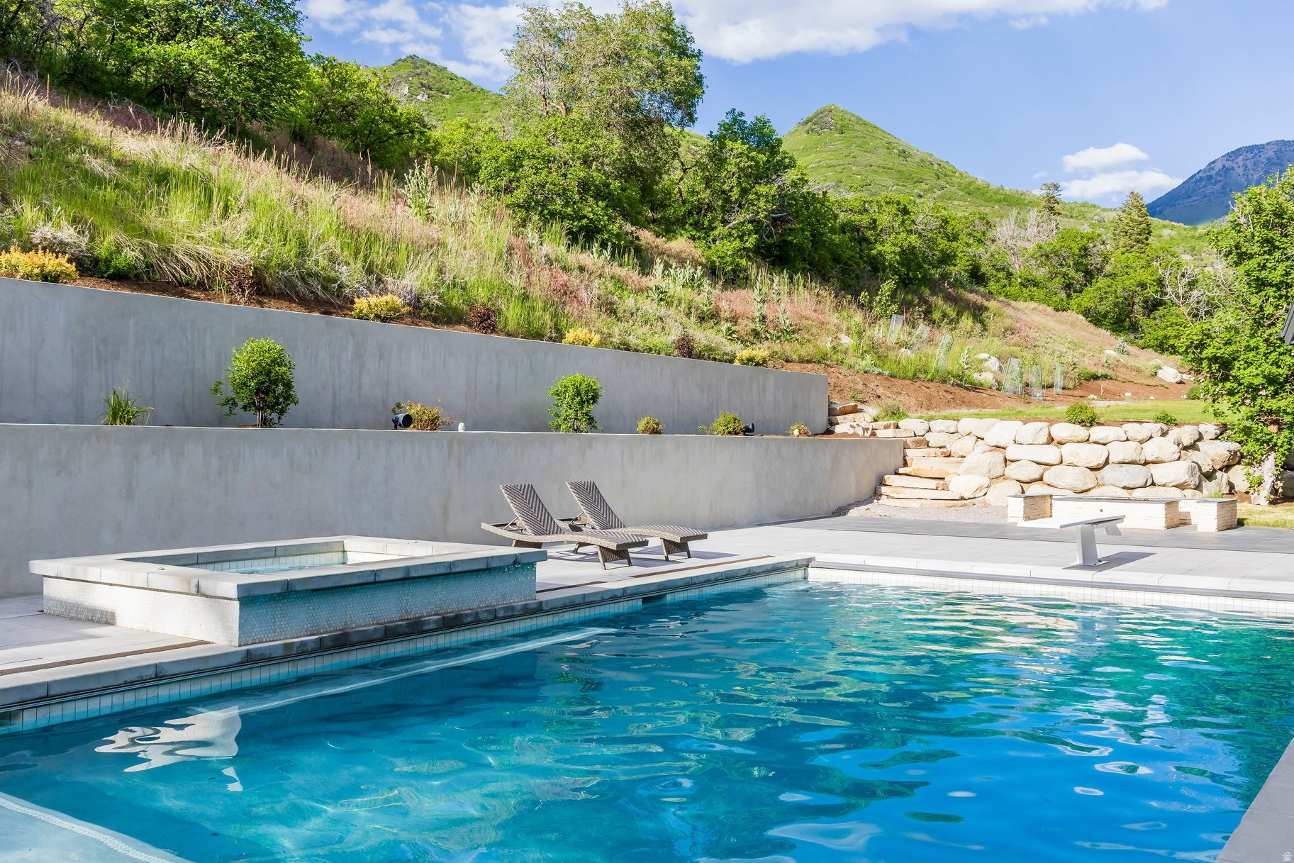 THREE FALLS - Residential