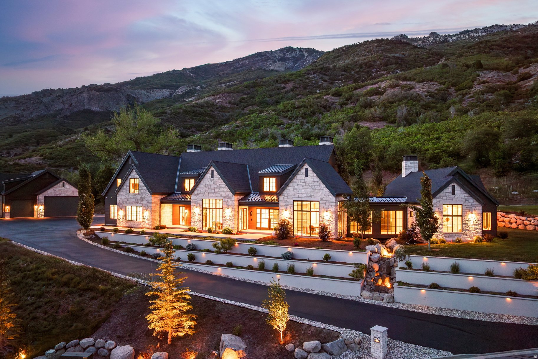 THREE FALLS - Residential