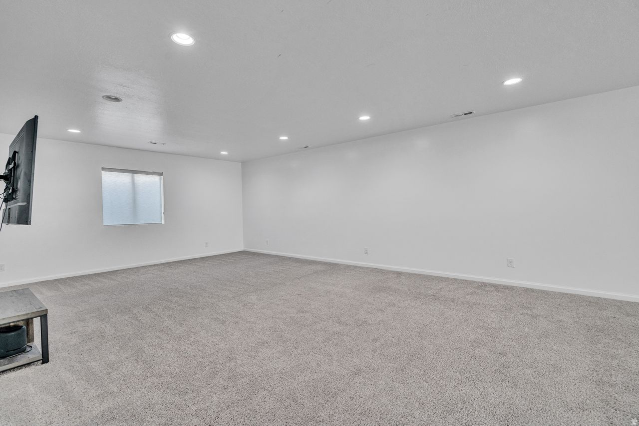 LAYTON SHORES - Residential