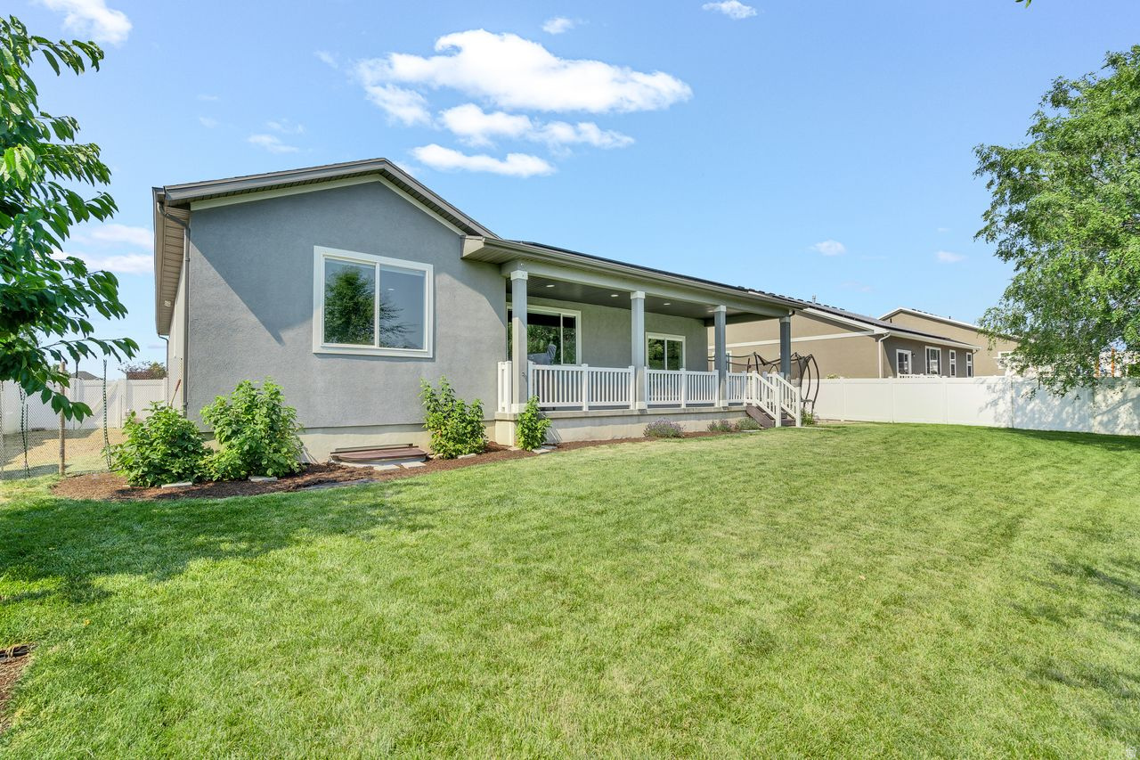 LAYTON SHORES - Residential