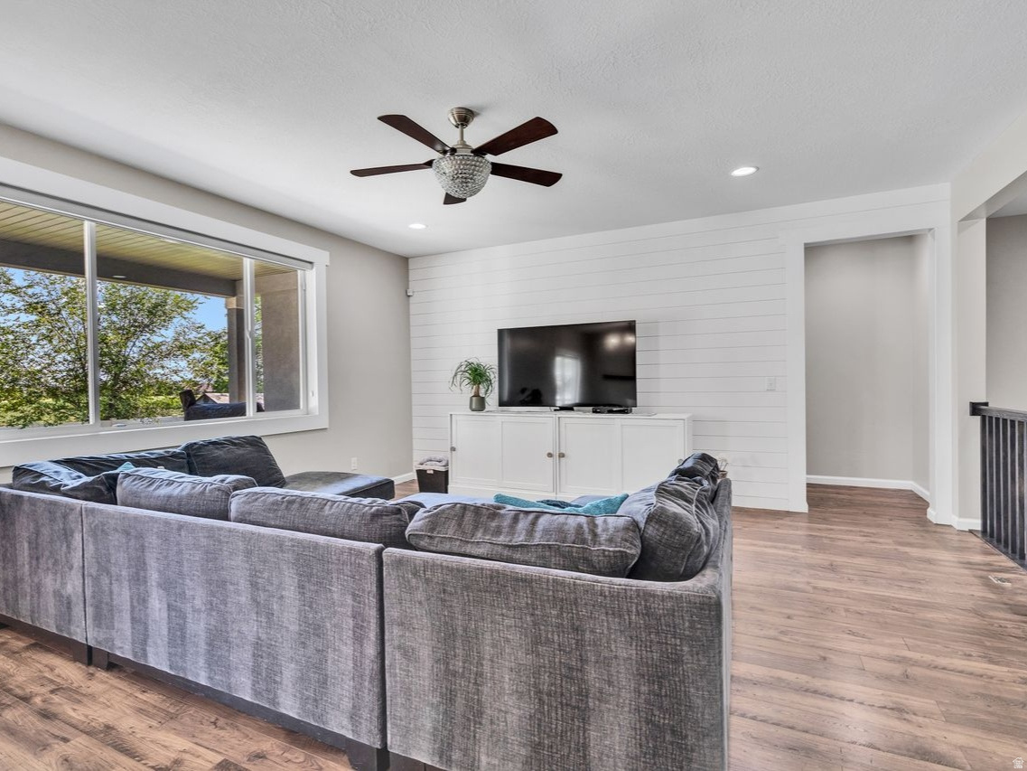 LAYTON SHORES - Residential