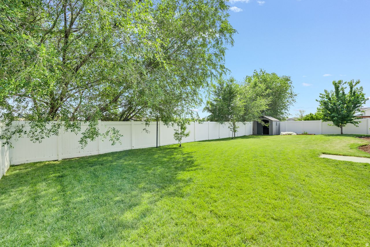LAYTON SHORES - Residential