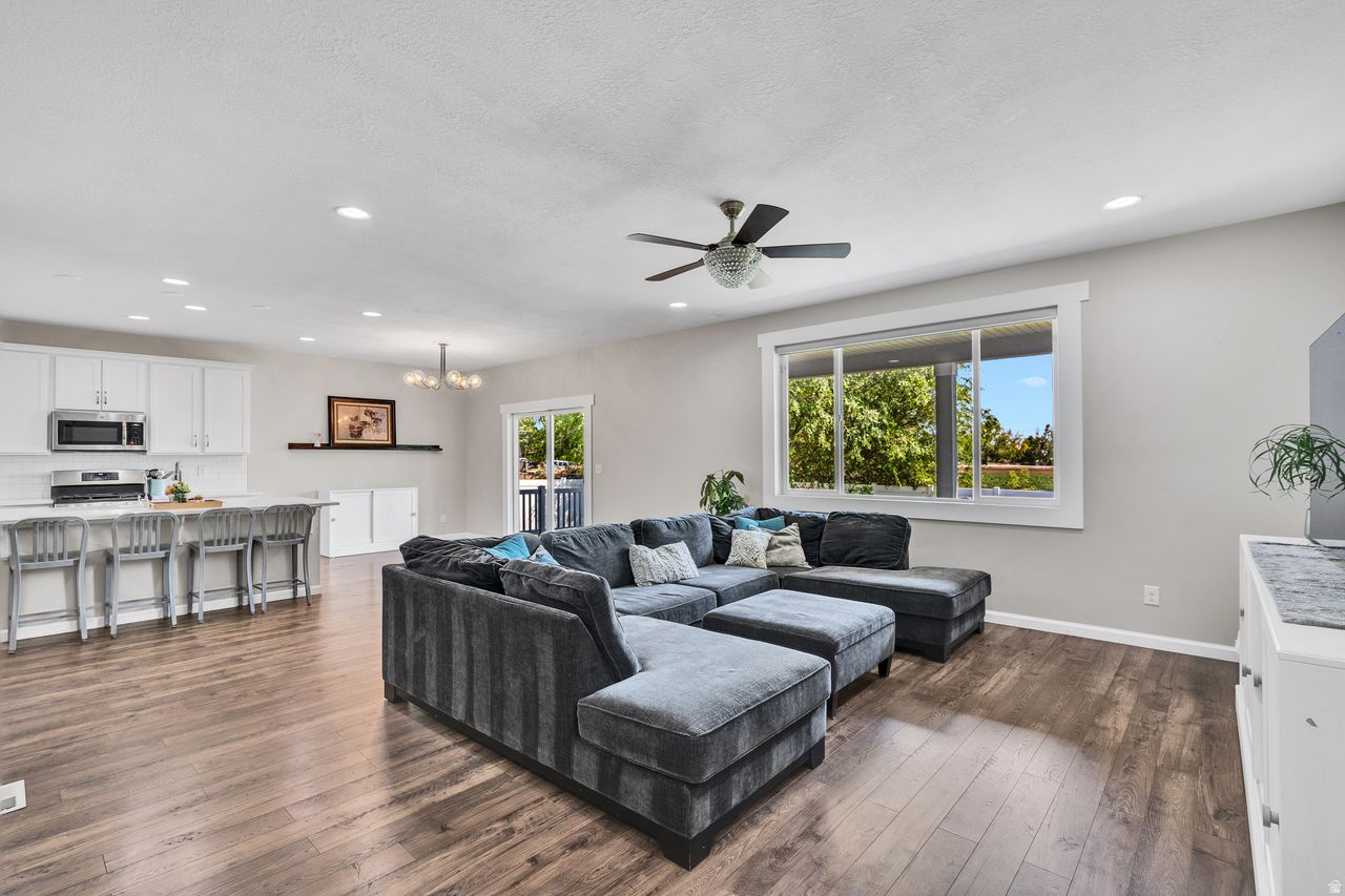 LAYTON SHORES - Residential