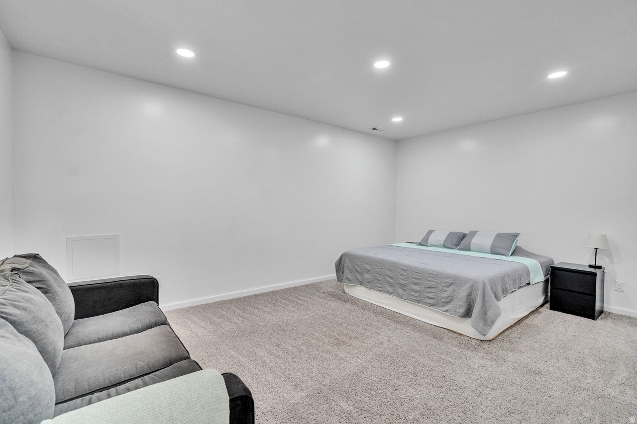 LAYTON SHORES - Residential