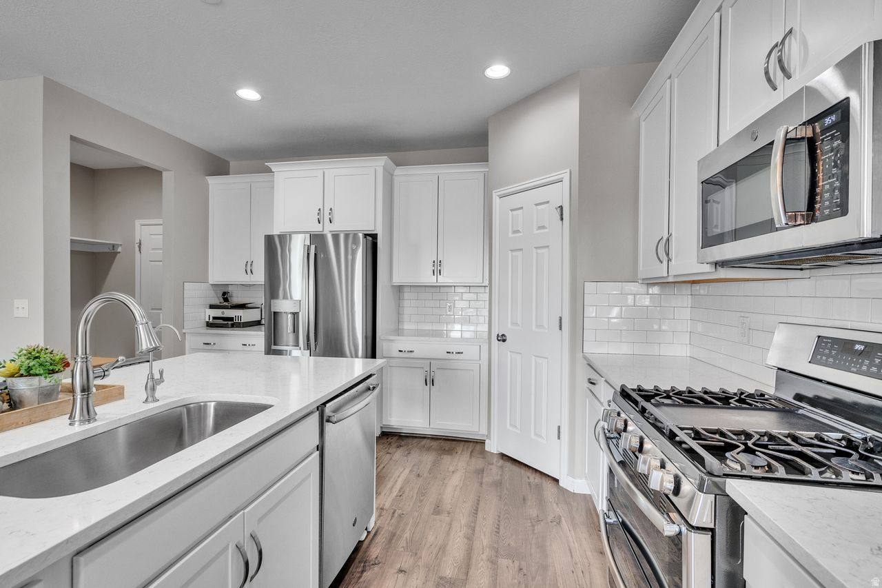 LAYTON SHORES - Residential