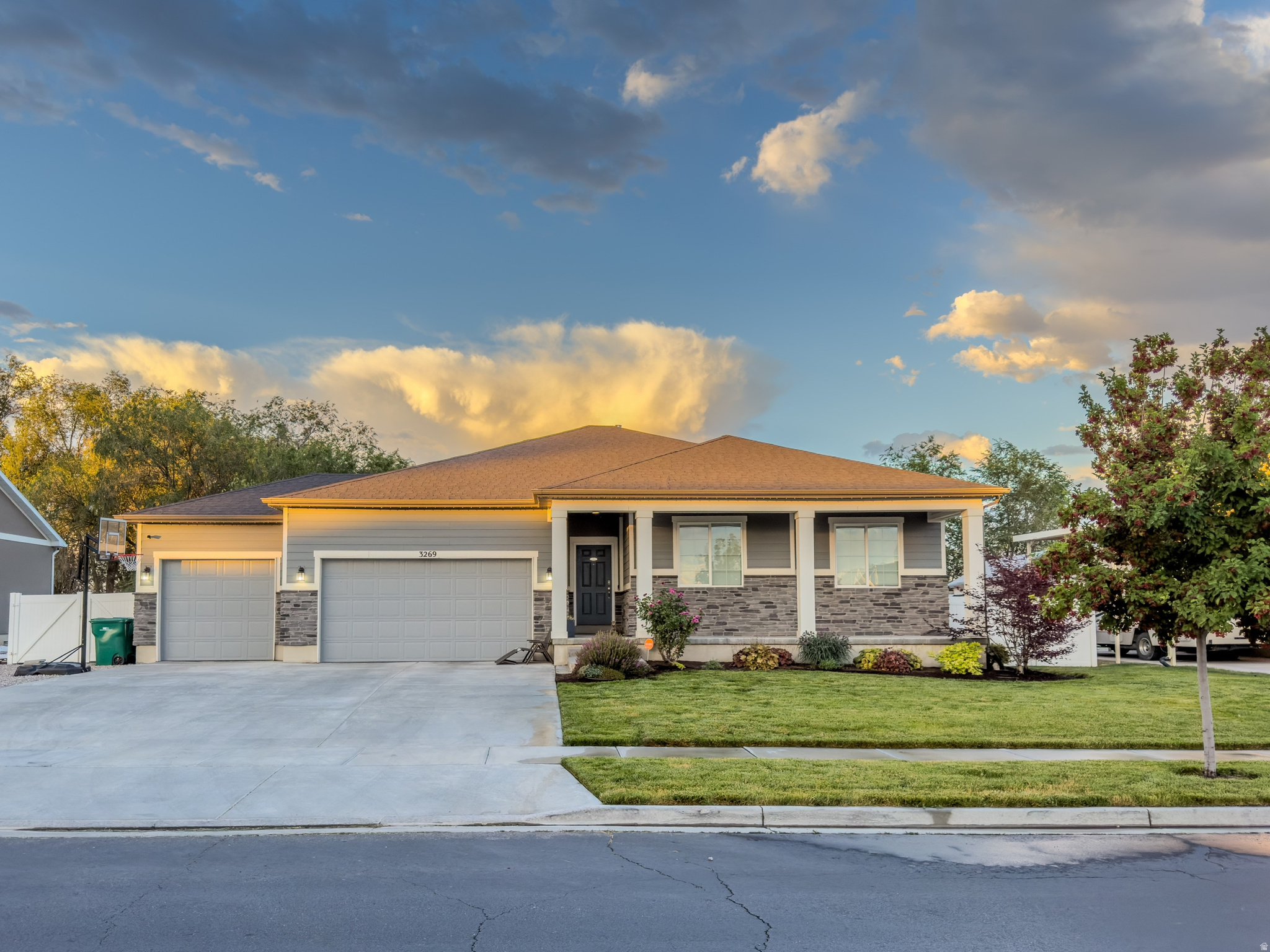 LAYTON SHORES - Residential