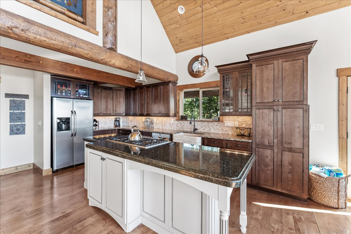 PINE MEADOW RANCH - Residential
