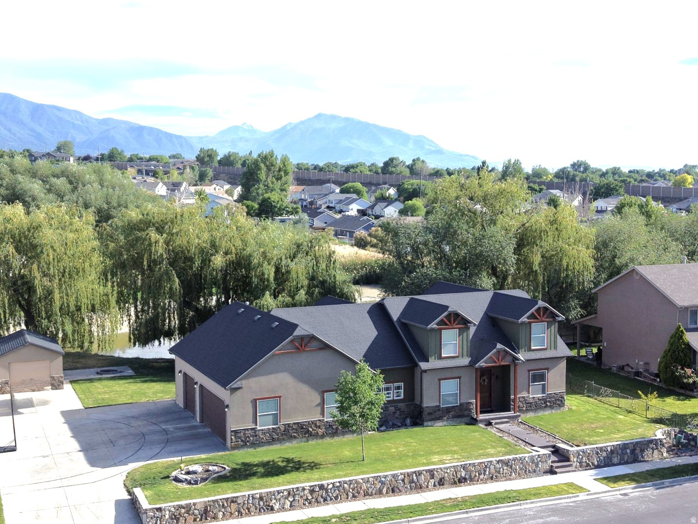 BLACK HORSE RUN - Residential