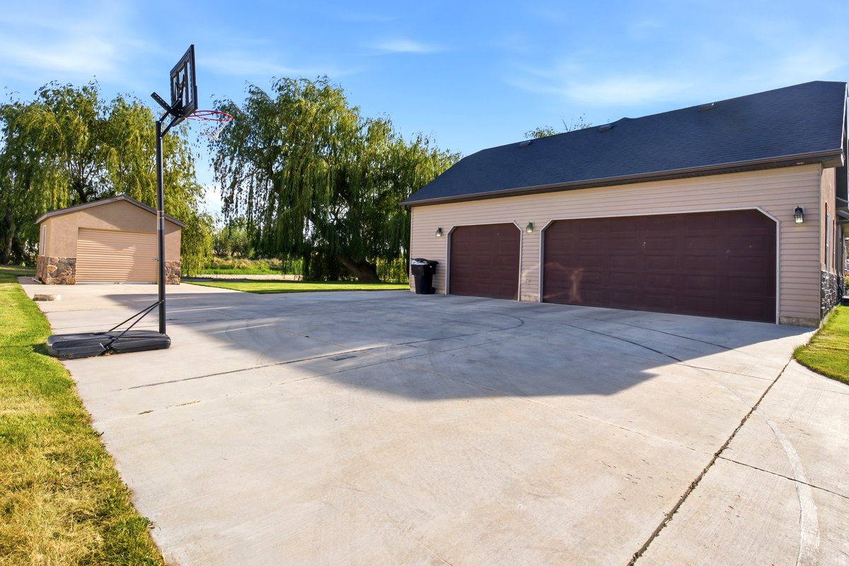 BLACK HORSE RUN - Residential