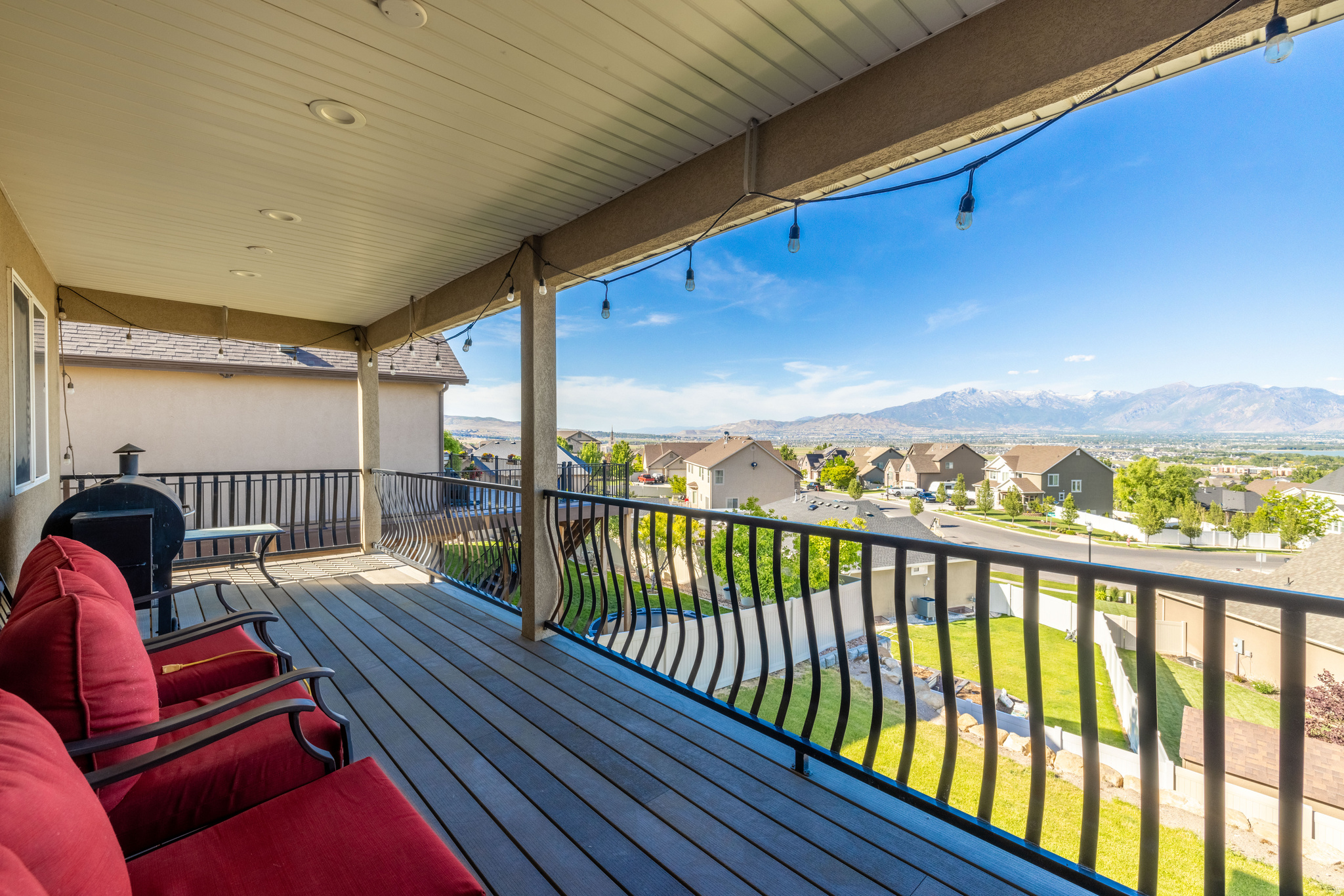 THE BENCHES - Residential