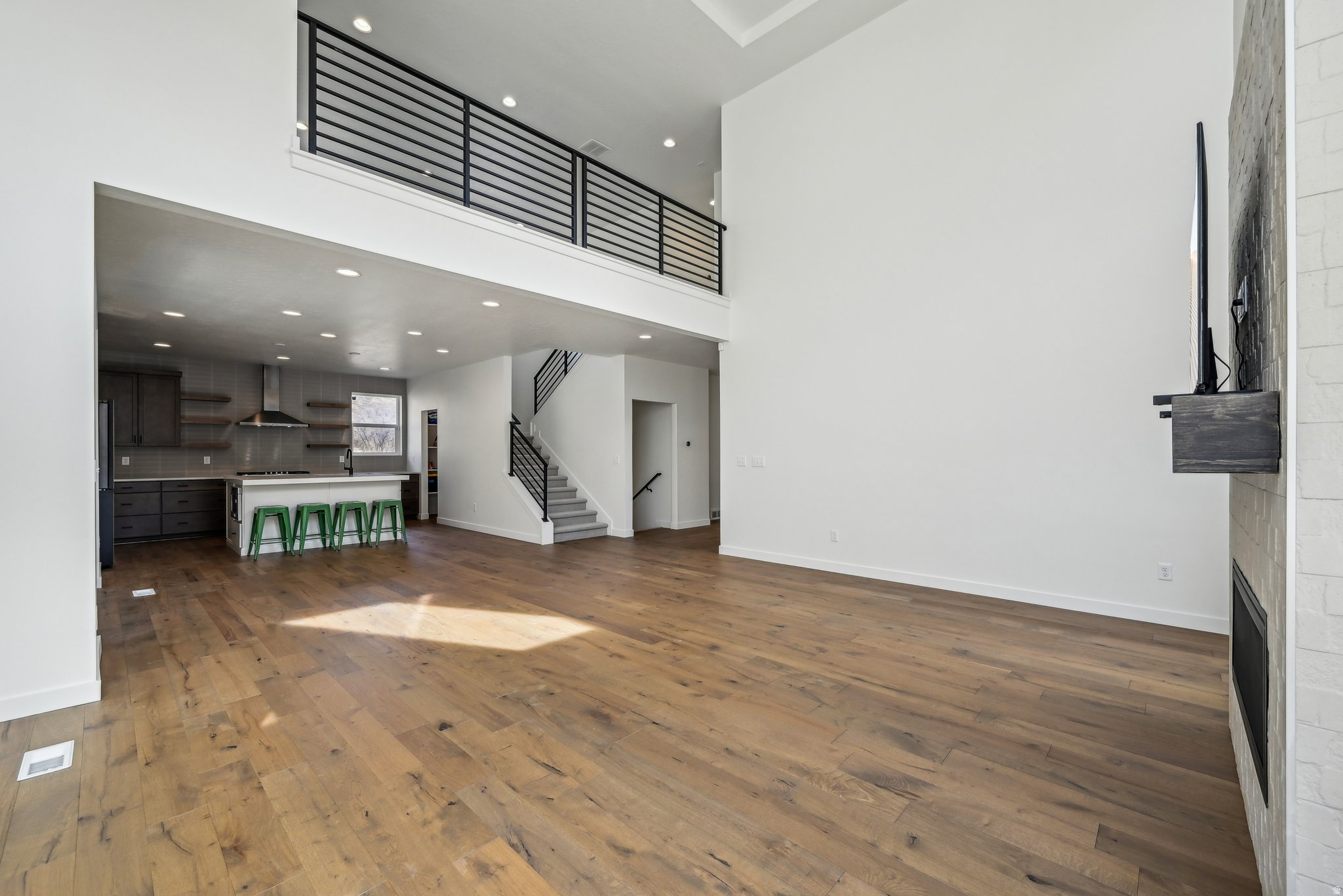 CANYON POINT - Residential
