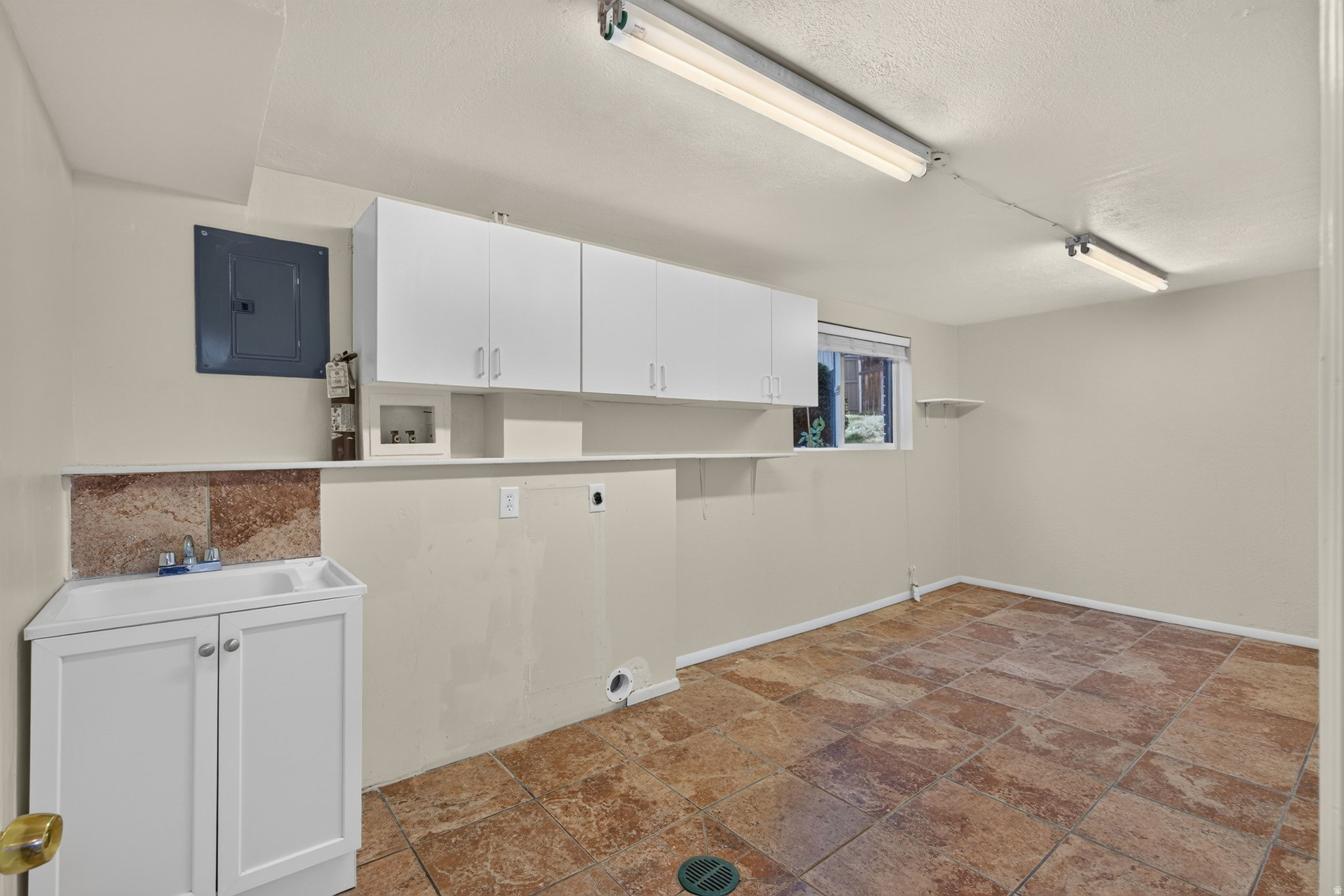 KAY CIRCLE SUB - Residential