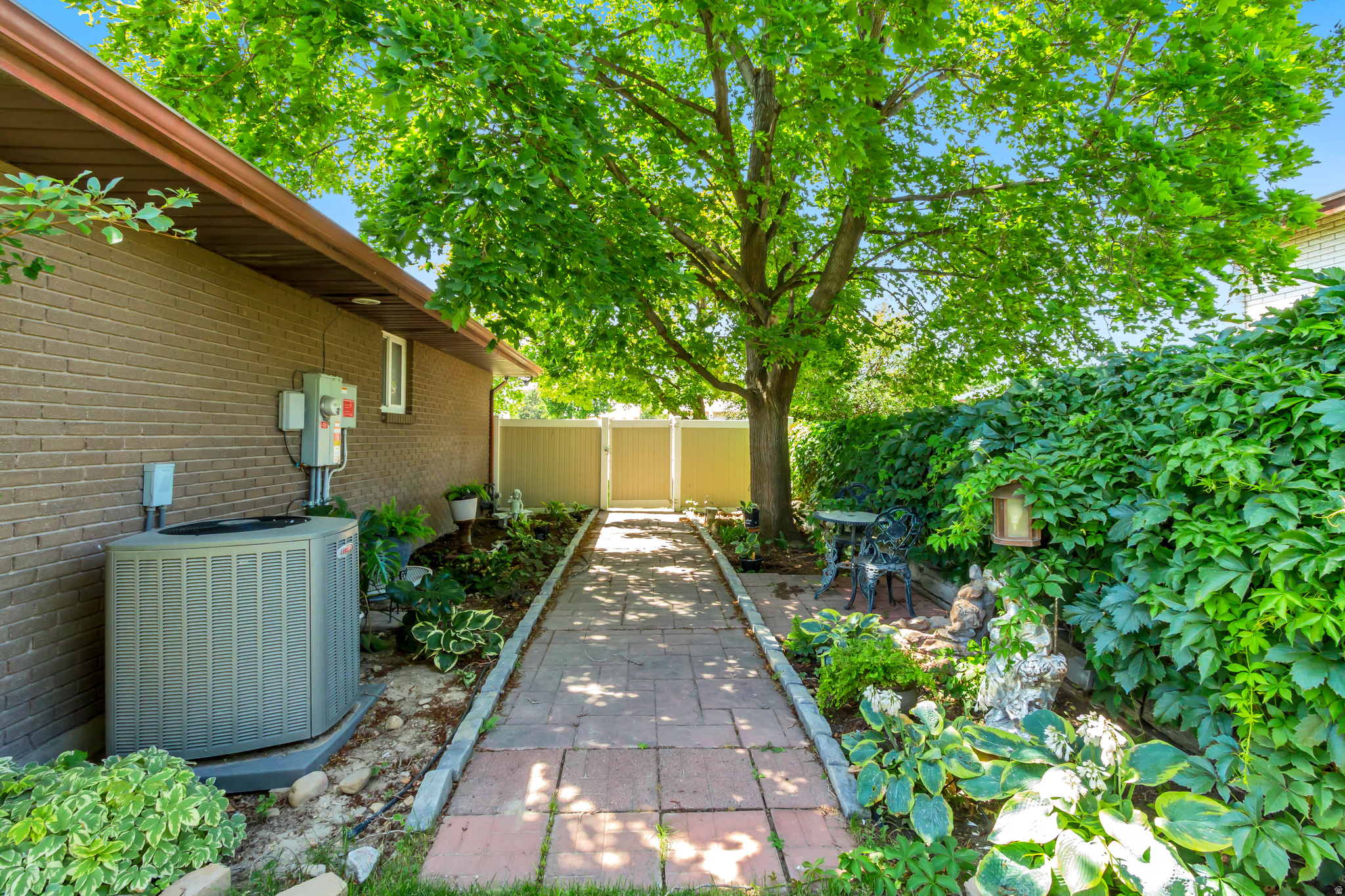 CHATTEL ESTATES - Residential