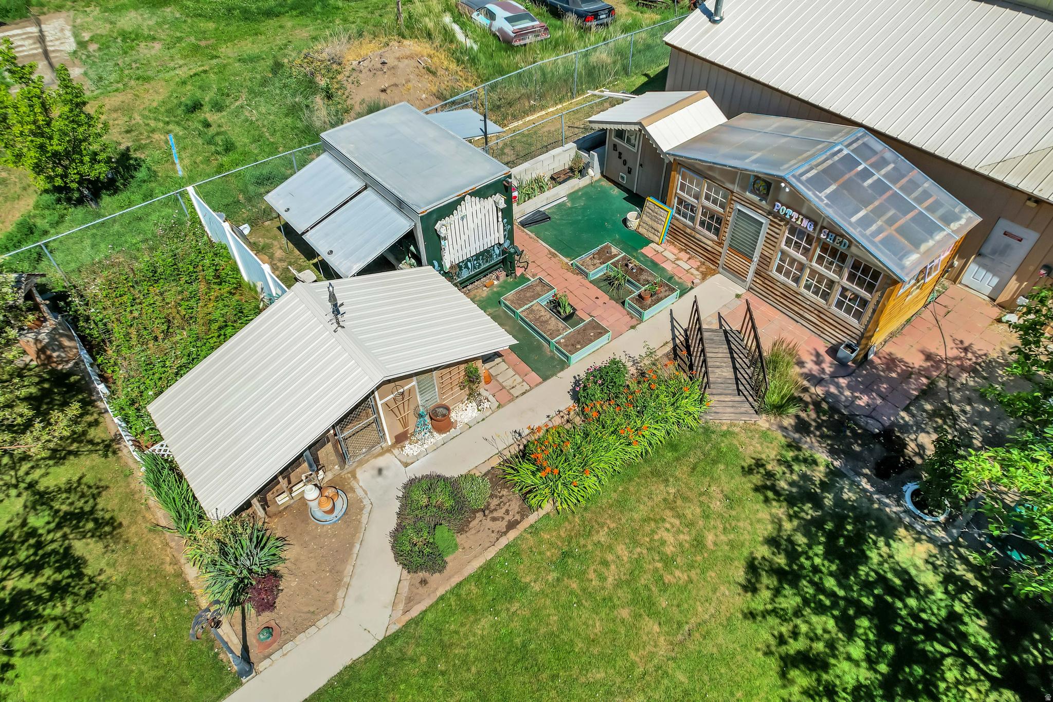 CHATTEL ESTATES - Residential