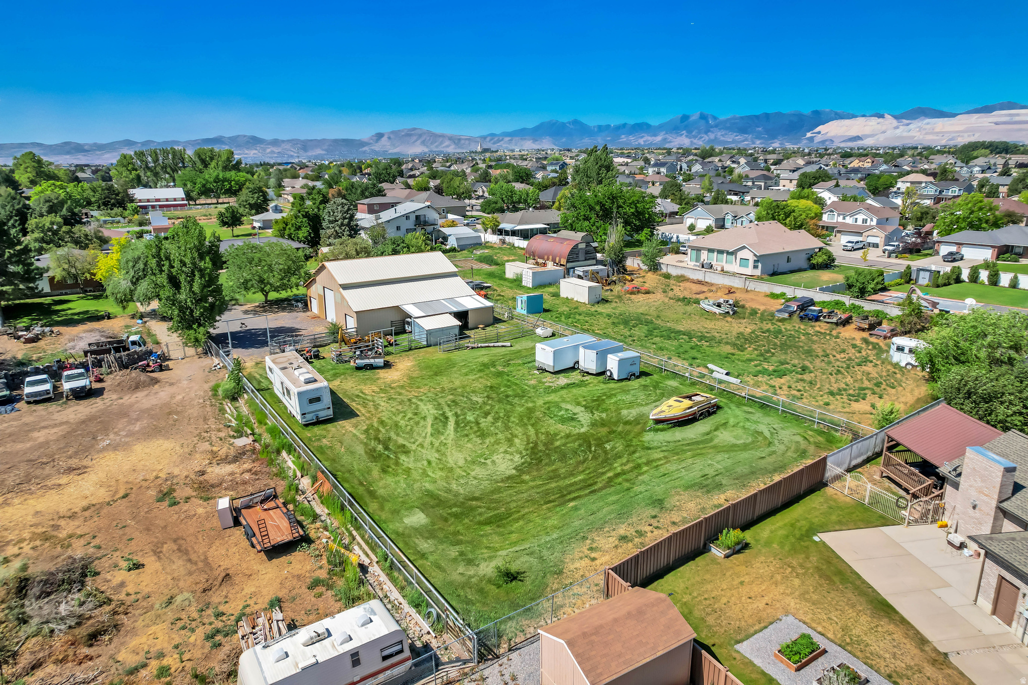 CHATTEL ESTATES - Residential