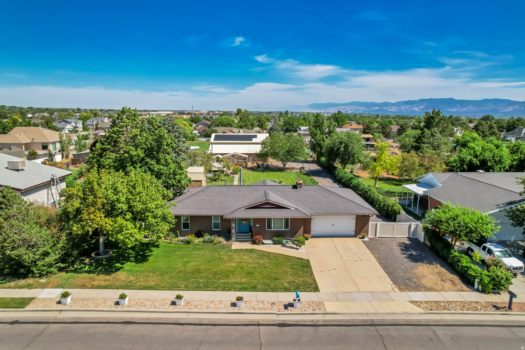 CHATTEL ESTATES - Residential
