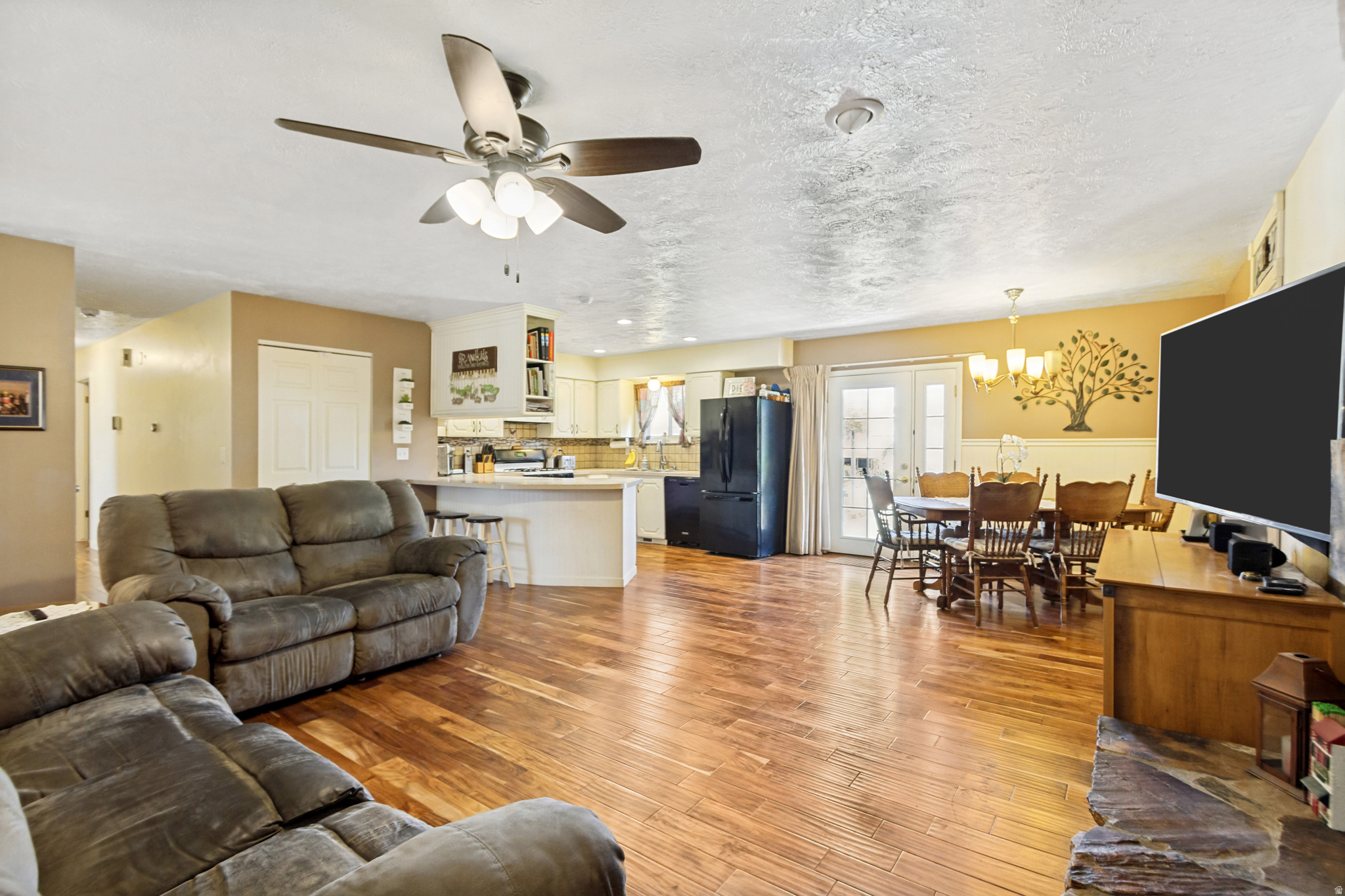 CHATTEL ESTATES - Residential
