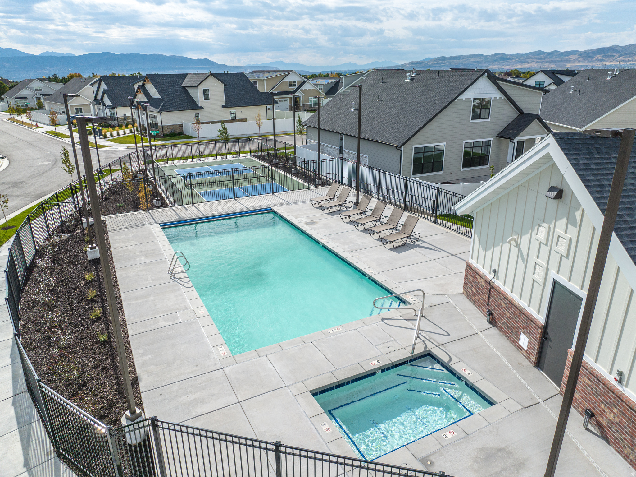 VILLAS AT STONE CREEK 55+ COMMUNITY - Residential