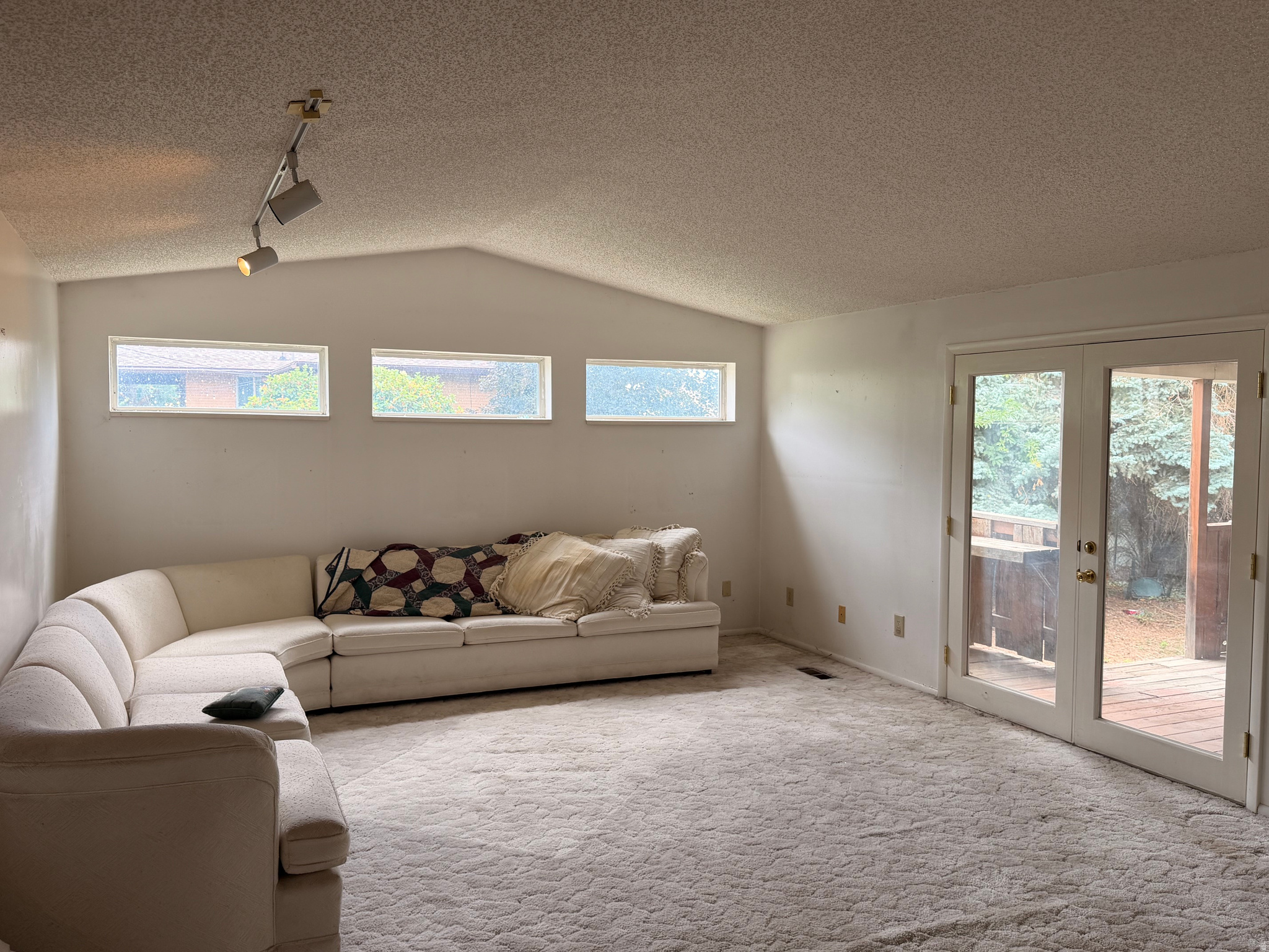 COLONIAL HEIGHTS - Residential