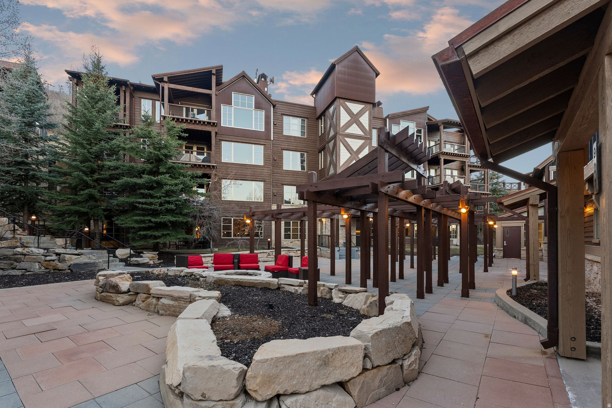 SPIRO CONDOMINIUMS - Residential