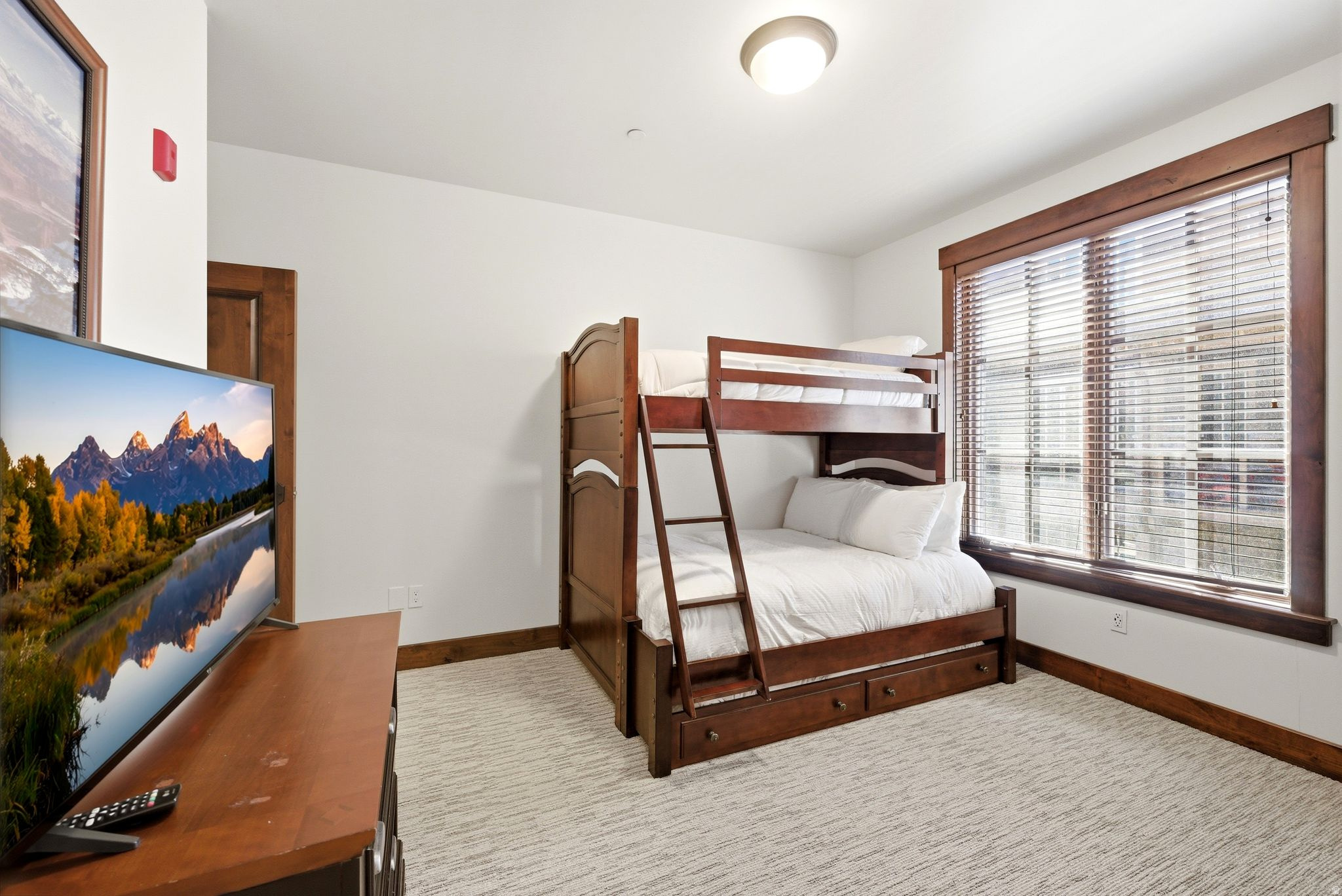 SPIRO CONDOMINIUMS - Residential