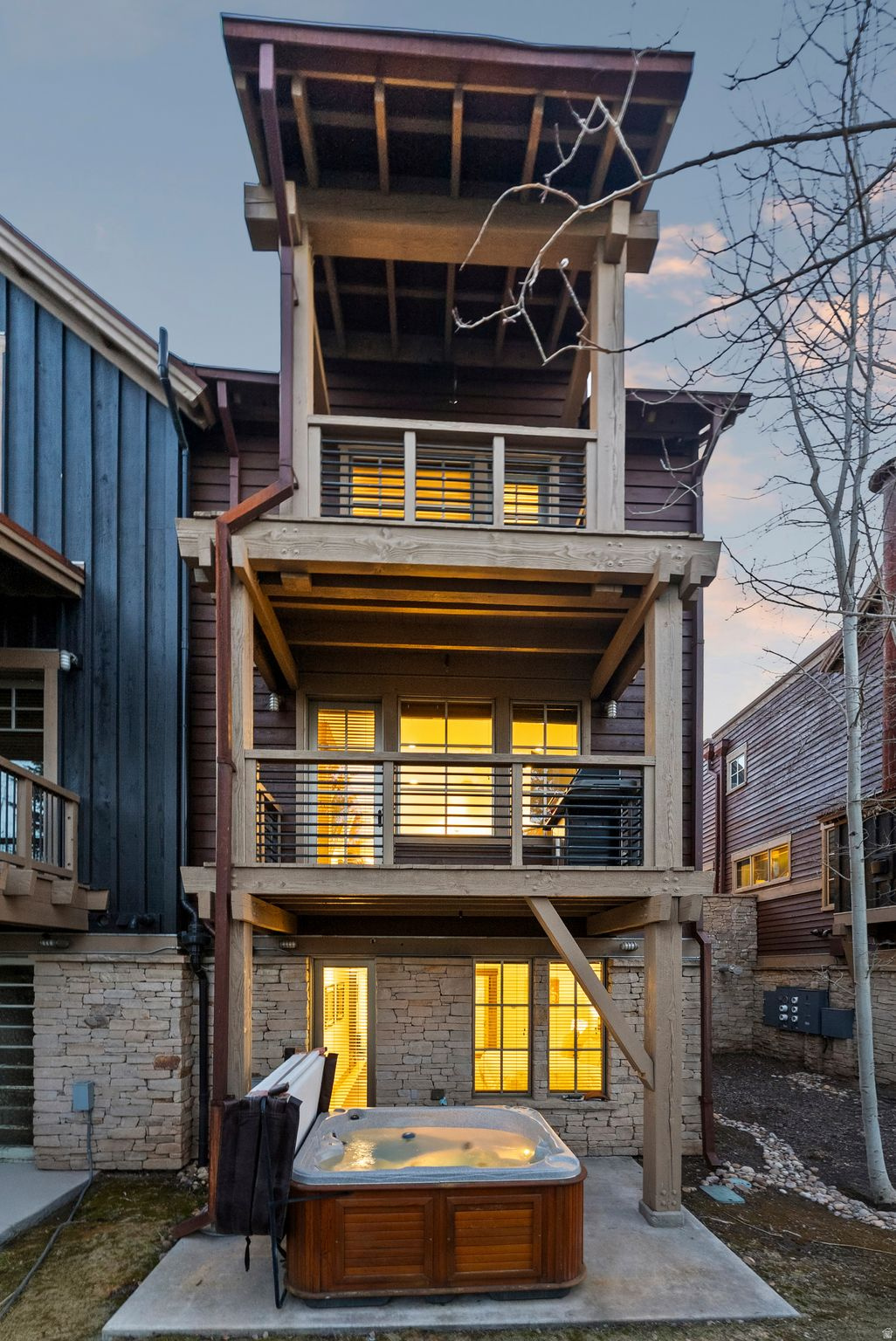 SPIRO CONDOMINIUMS - Residential