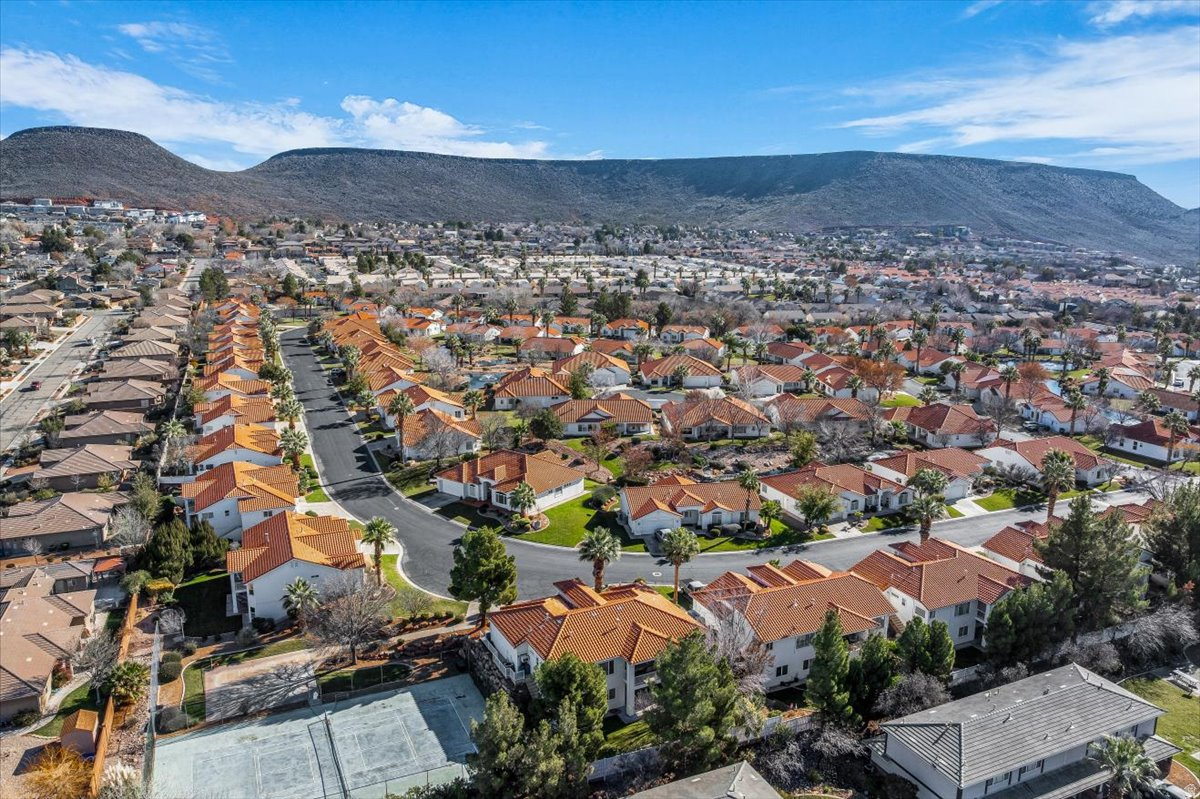 EMERALD SPRINGS TOWNHOMES - Residential